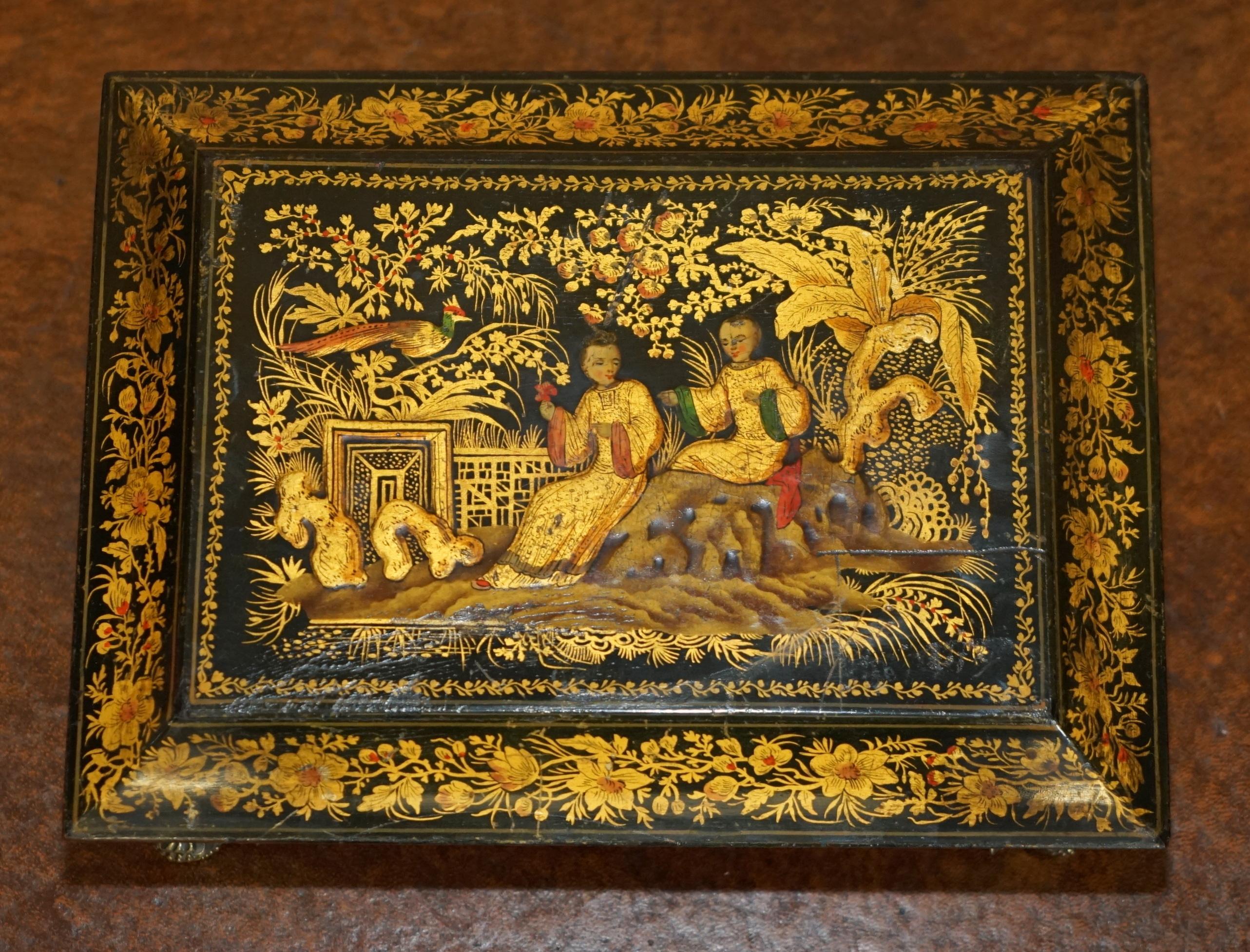 Chinese SUBLIME ANTIQUE ENGLiSH GEORGIAN 1820 CHINESE CHINOISERIE PENWORK JEWELLERY BOX For Sale