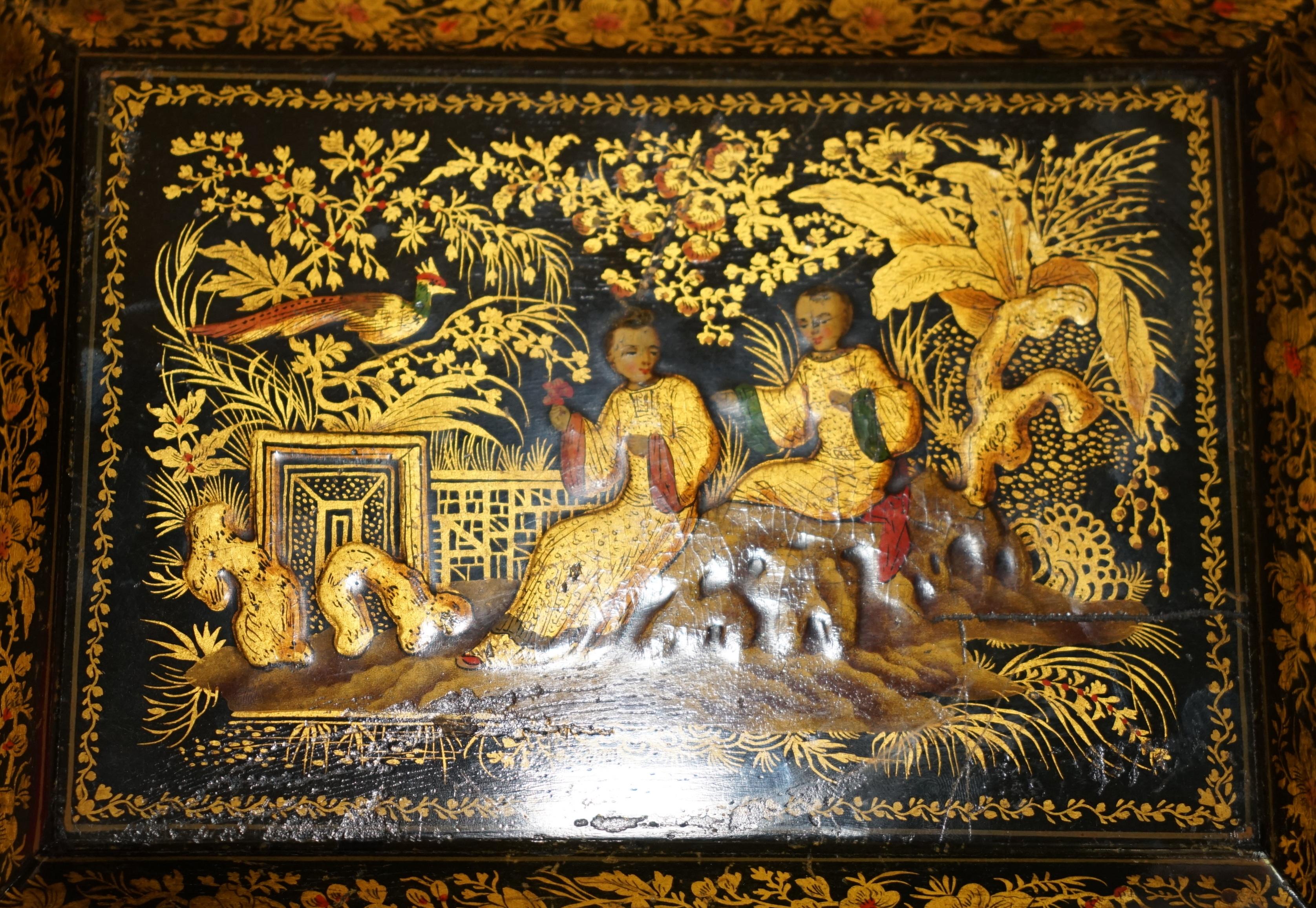 Hand-Crafted SUBLIME ANTIQUE ENGLiSH GEORGIAN 1820 CHINESE CHINOISERIE PENWORK JEWELLERY BOX For Sale