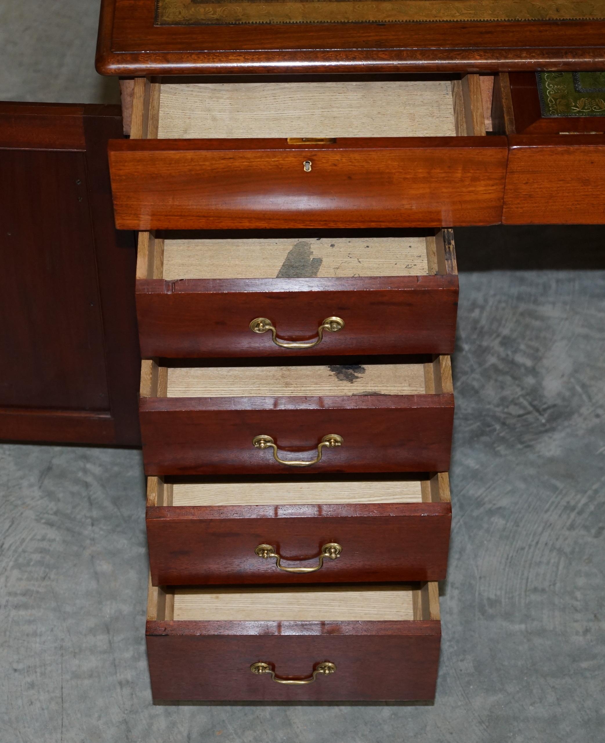 Sublime Antique Hardwood Pedestal Desk with Green Leather Writing Slope Drawer For Sale 5