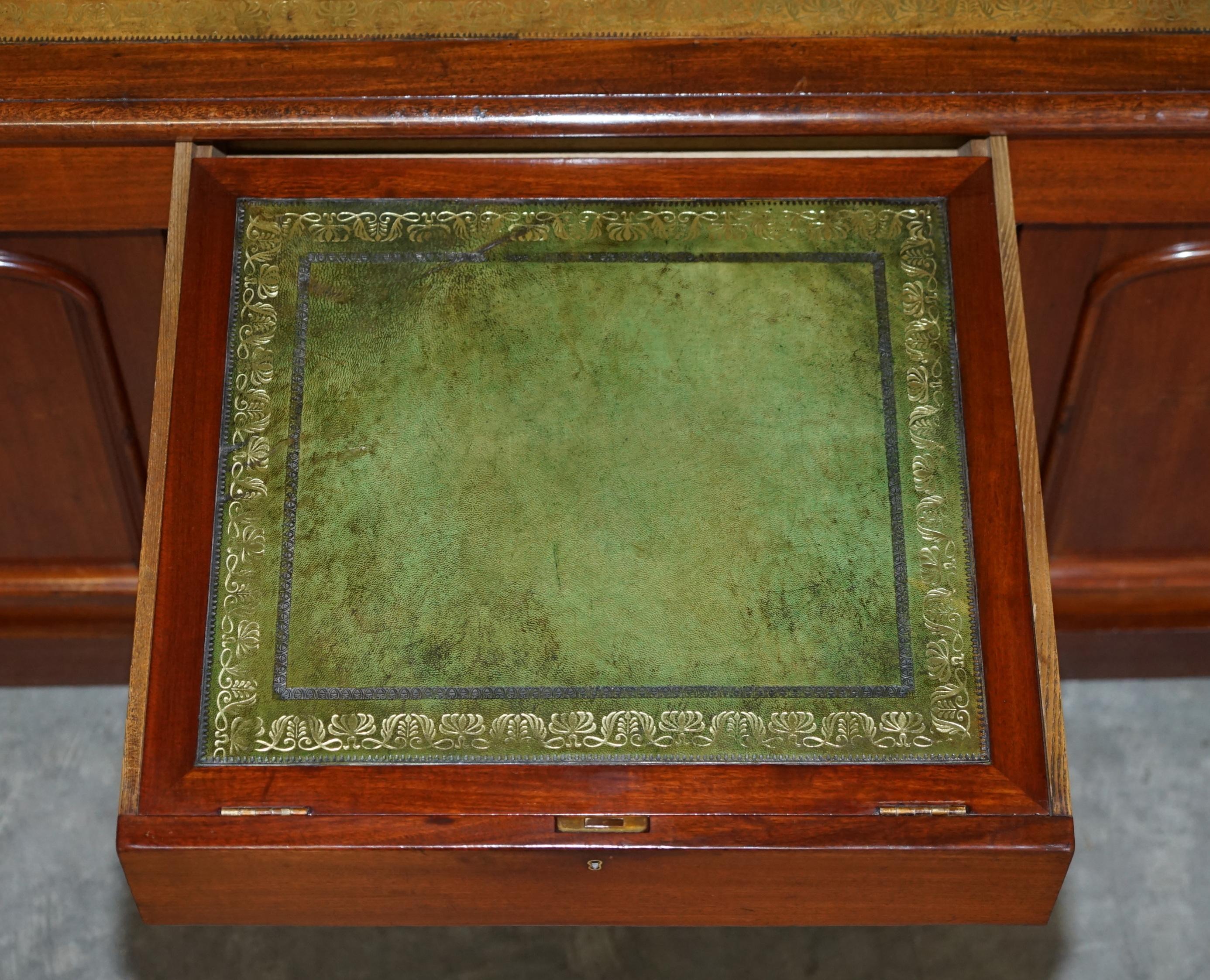Sublime Antique Hardwood Pedestal Desk with Green Leather Writing Slope Drawer For Sale 8