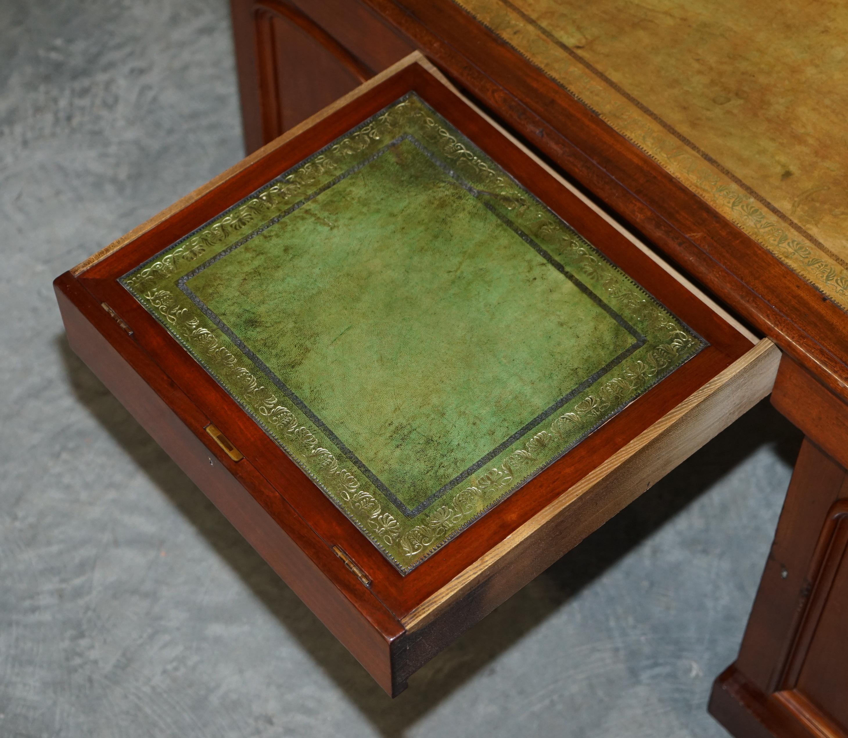 Sublime Antique Hardwood Pedestal Desk with Green Leather Writing Slope Drawer For Sale 9