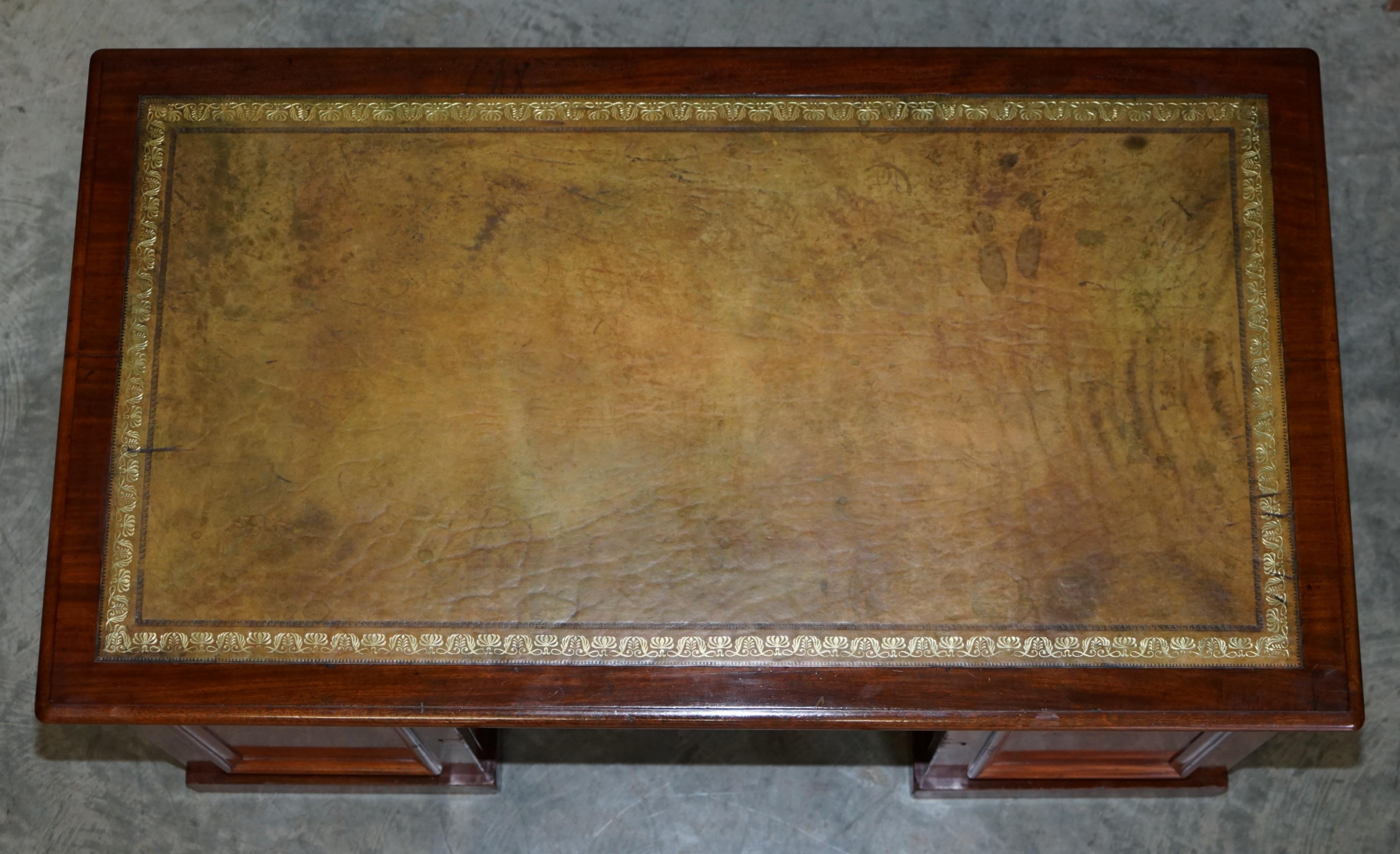 Victorian Sublime Antique Hardwood Pedestal Desk with Green Leather Writing Slope Drawer For Sale