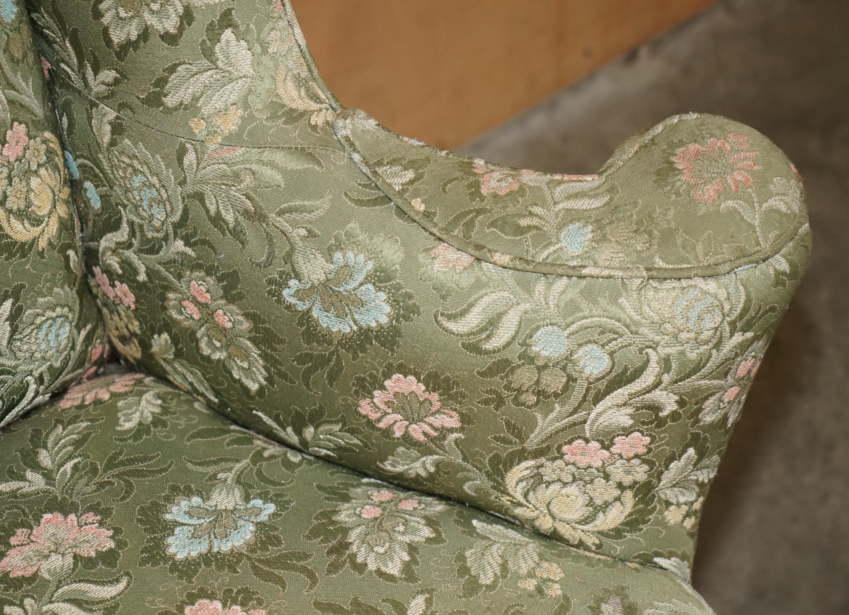 SUBLIME FAUTEUIL ANTiQUE HOWARD and SONS WILLIAM MORRIS EN BOIS DARDÉ en vente 2