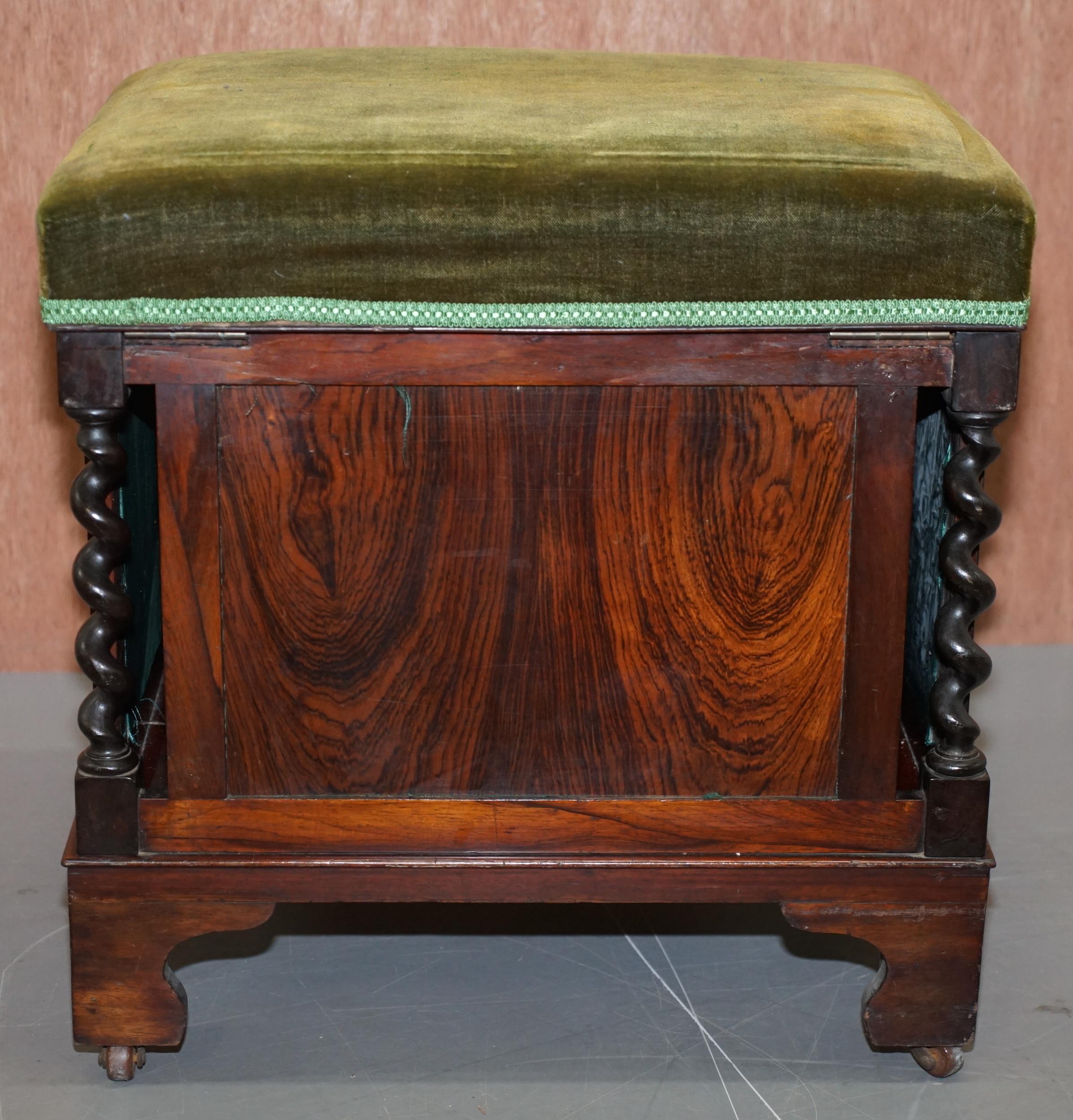 Sublime et ancien tabouret de piano victorien en bois dur fortement sculpté avec roulettes en porcelaine en vente 1