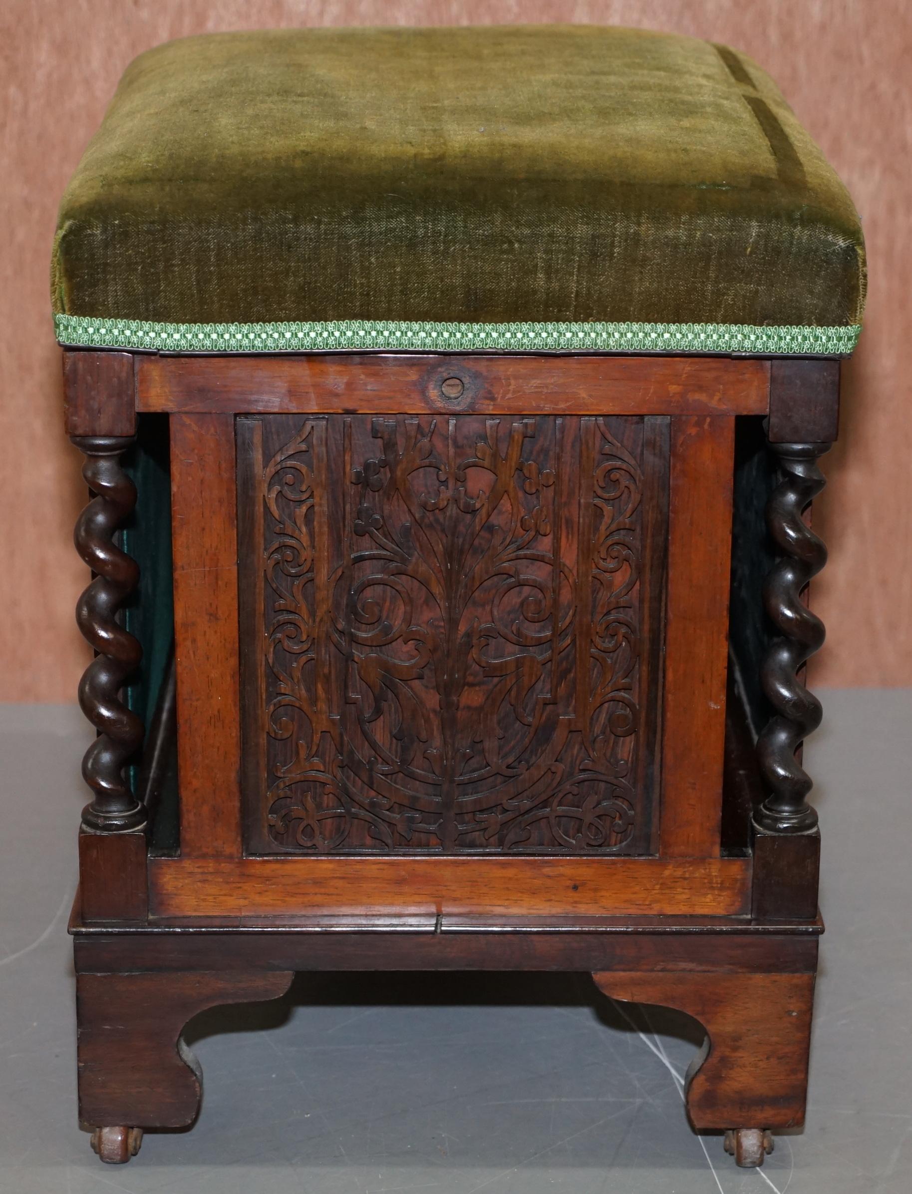 Sublime et ancien tabouret de piano victorien en bois dur fortement sculpté avec roulettes en porcelaine en vente 3