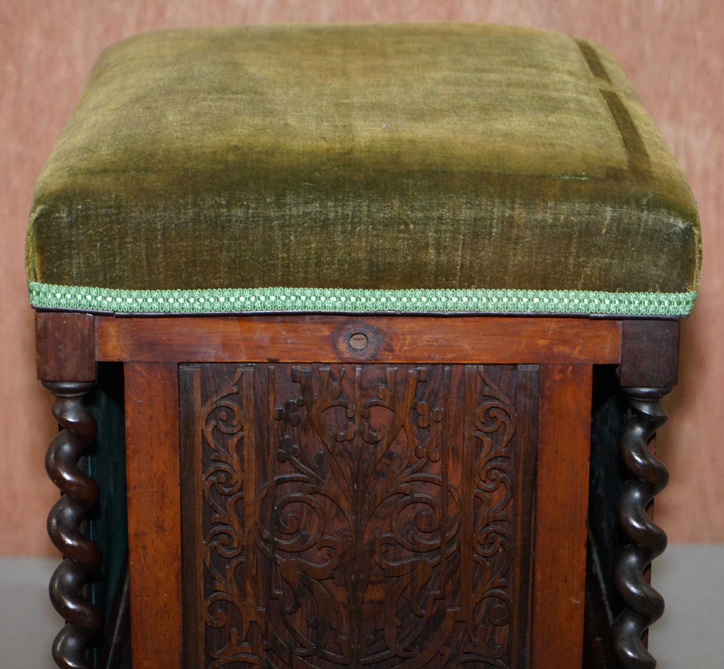 Sublime et ancien tabouret de piano victorien en bois dur fortement sculpté avec roulettes en porcelaine en vente 4