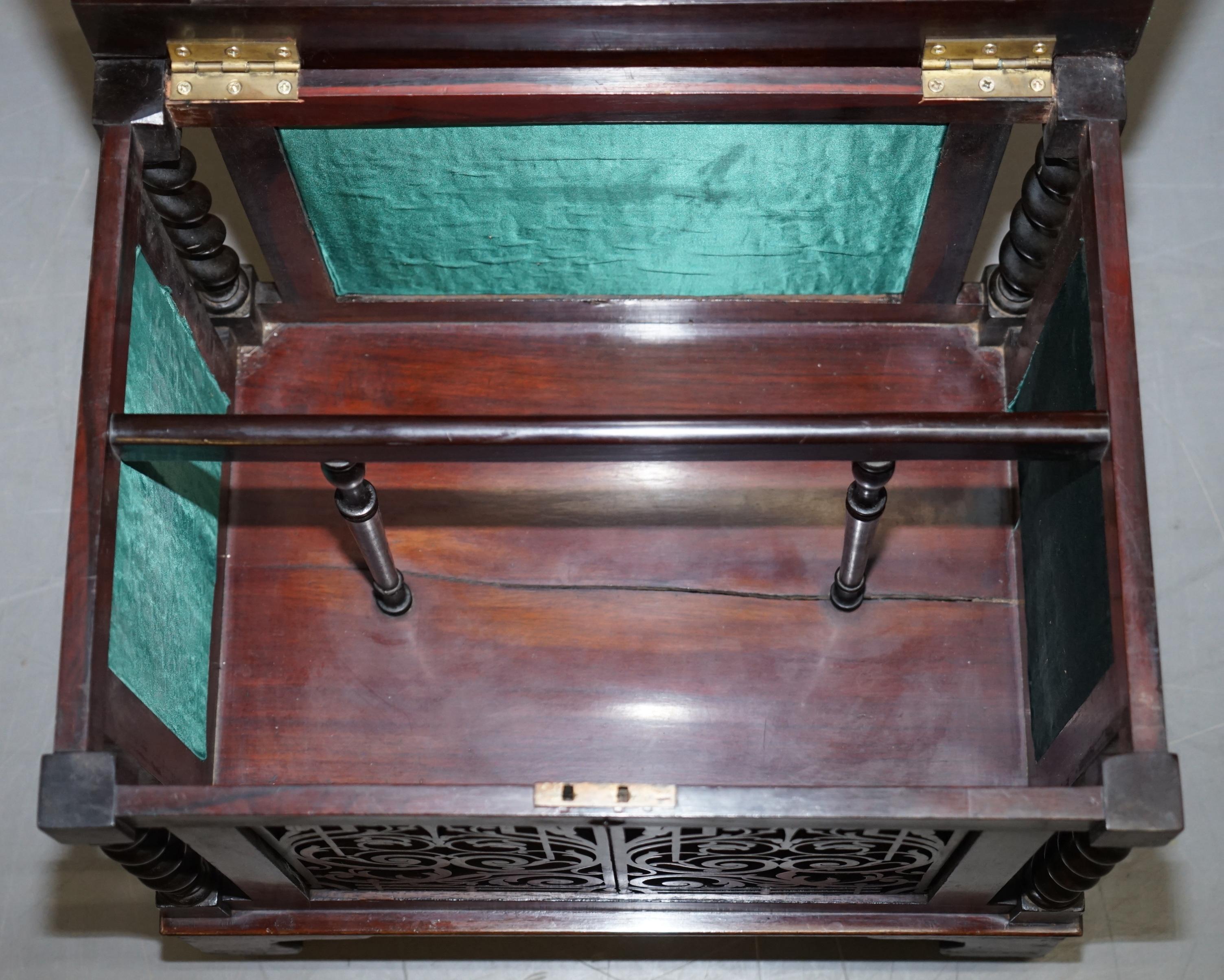 Sublime et ancien tabouret de piano victorien en bois dur fortement sculpté avec roulettes en porcelaine en vente 8