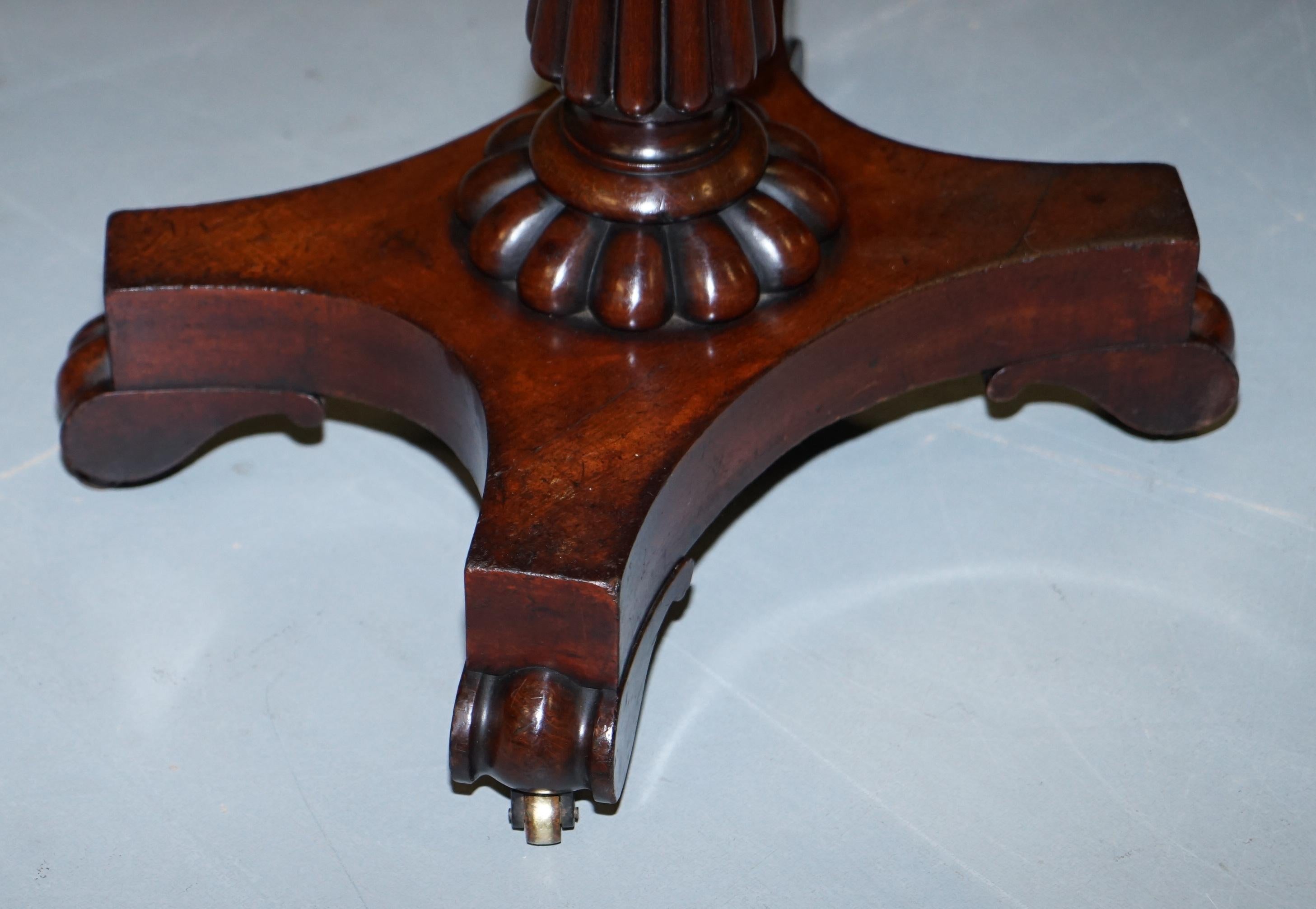 Sublime Antique William IV circa 1830 Flamed Hardwood Single Drawer Side Table For Sale 7