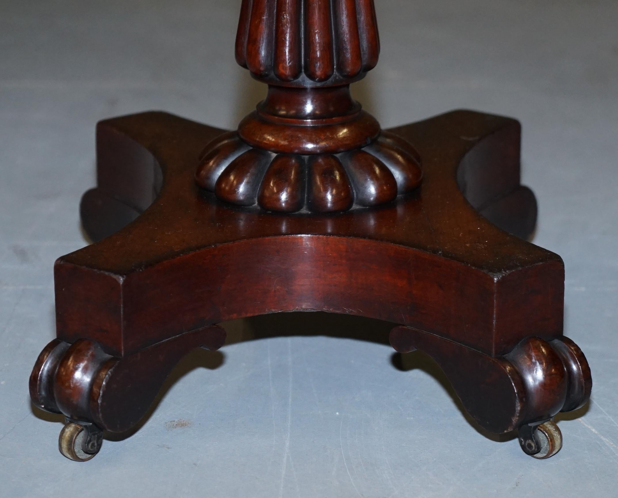 Sublime Antique William IV circa 1830 Flamed Hardwood Single Drawer Side Table For Sale 10