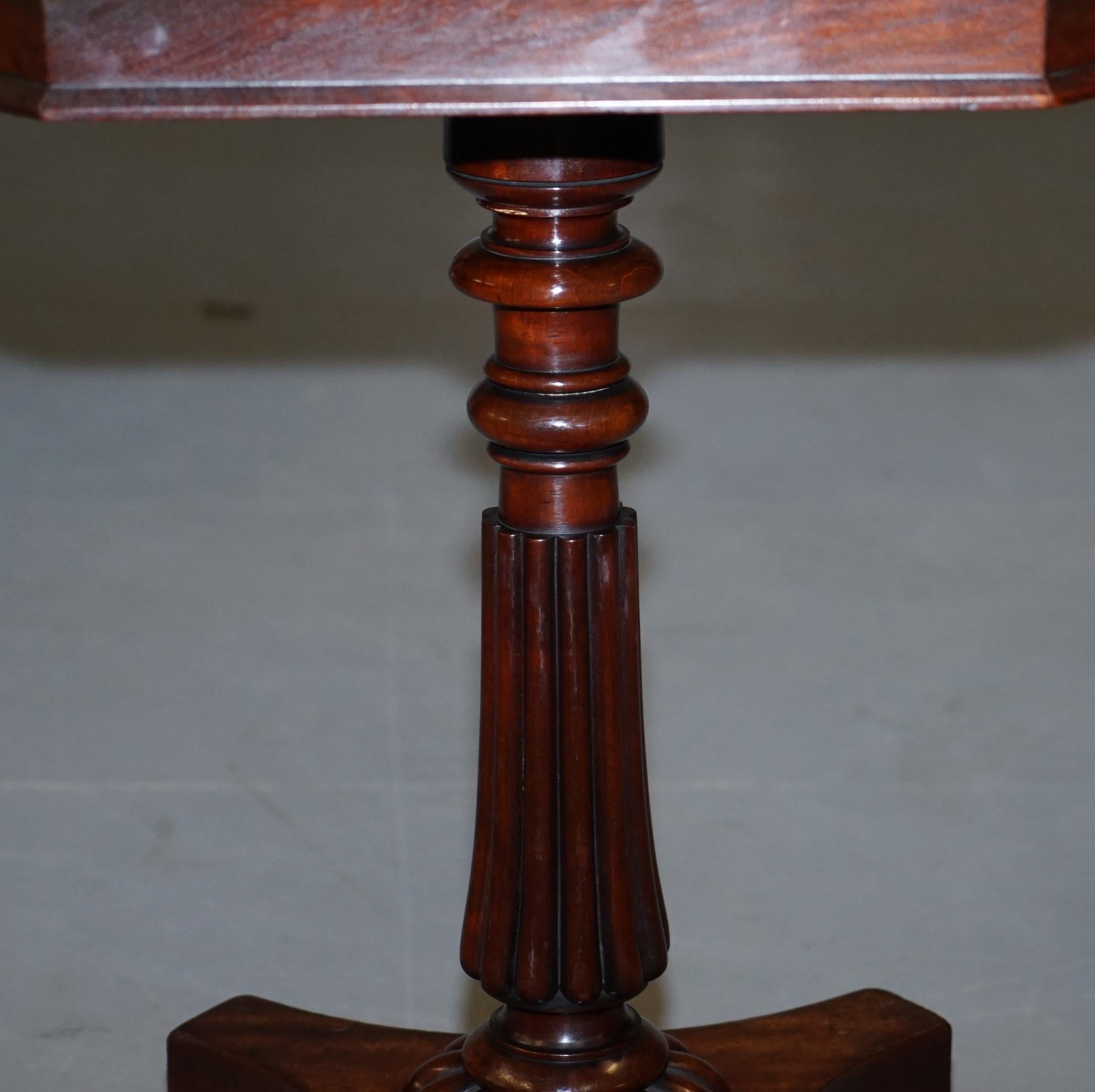 Sublime Antique William IV circa 1830 Flamed Hardwood Single Drawer Side Table For Sale 12