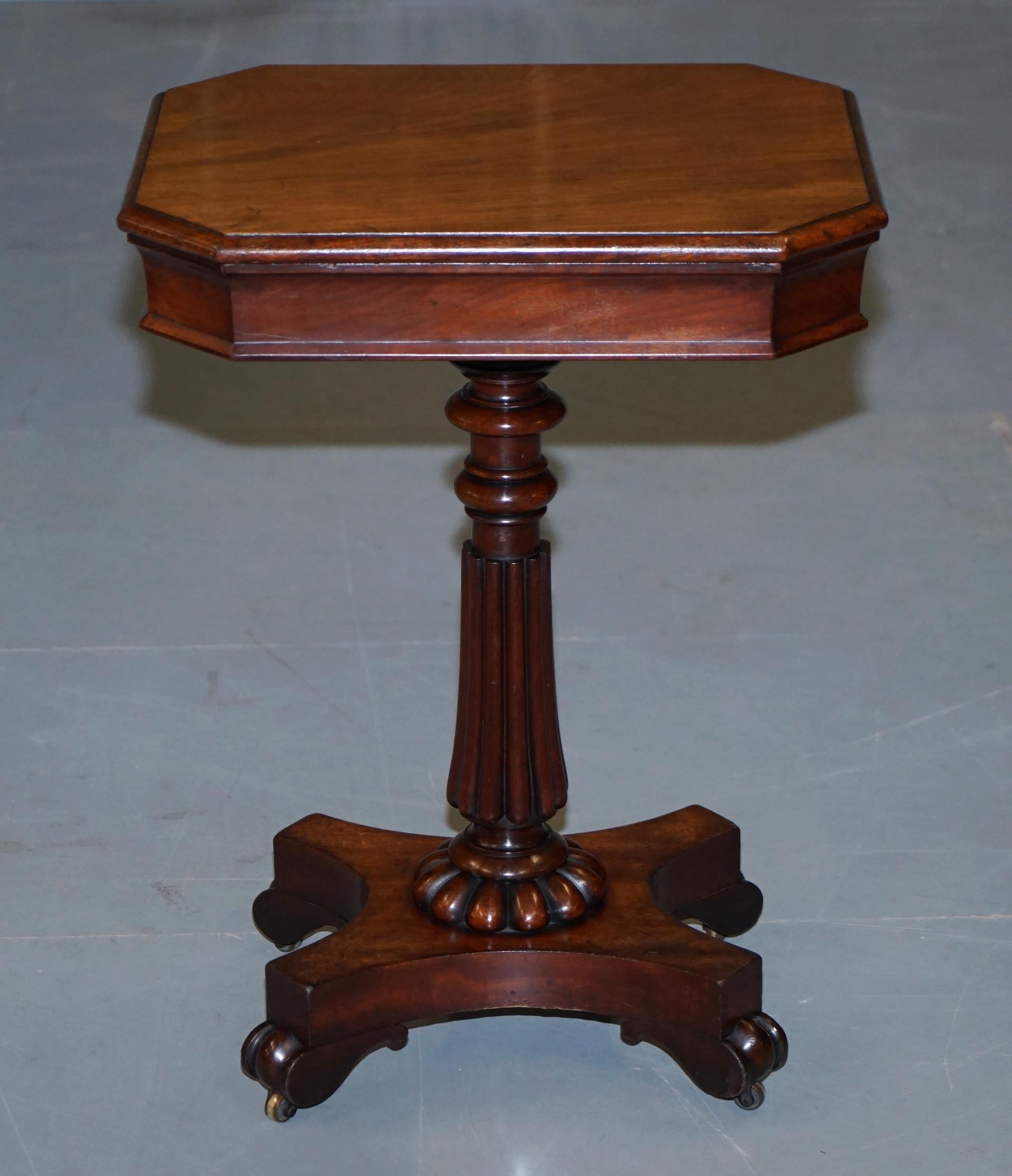 We are delighted to offer for sale this lovely antique William IV circa 1830 flamed mahogany single drawer side table with fluted pedestal base

In the world of fine furniture this piece is an absolute gem, the form, proportions and timber cuts