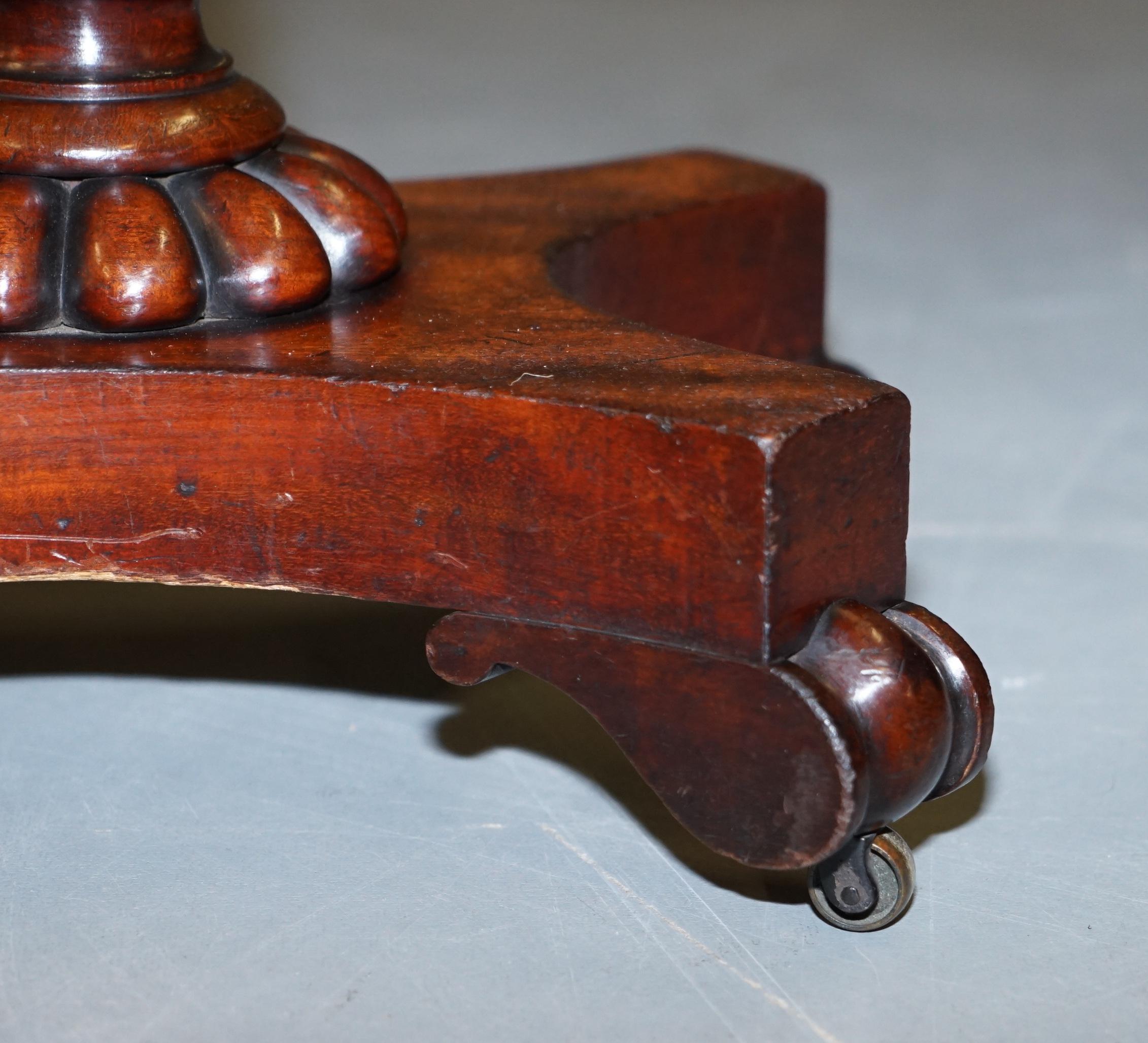 Sublime Antique William IV circa 1830 Flamed Hardwood Single Drawer Side Table For Sale 3
