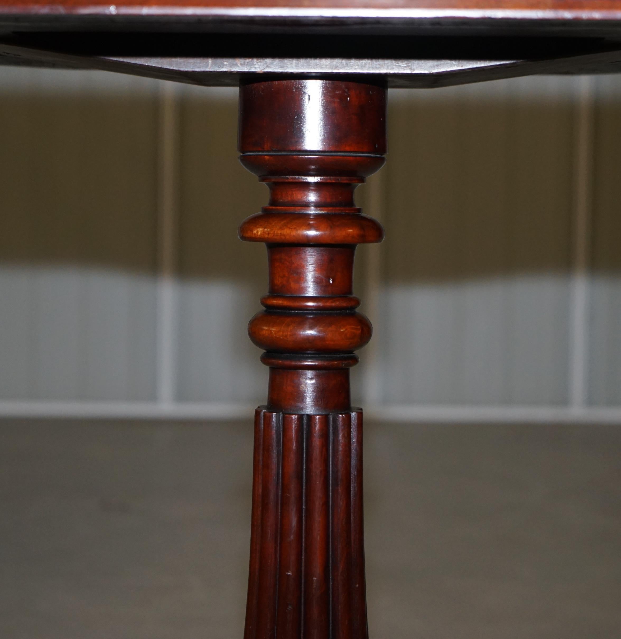 Sublime Antique William IV circa 1830 Flamed Hardwood Single Drawer Side Table For Sale 4