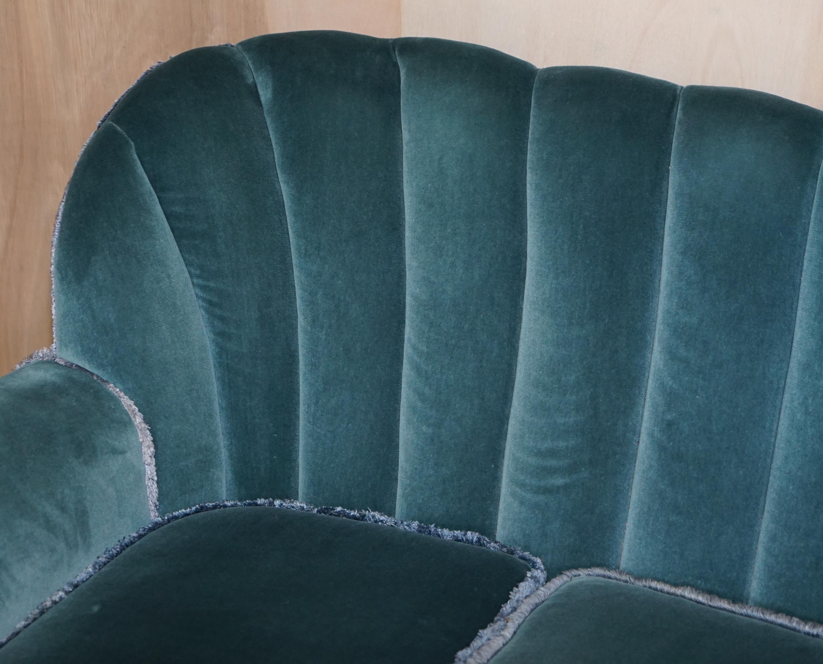 Sublime canapé Art Déco en ronce de noyer et paire de fauteuils en tissu de velours bleu en vente 1