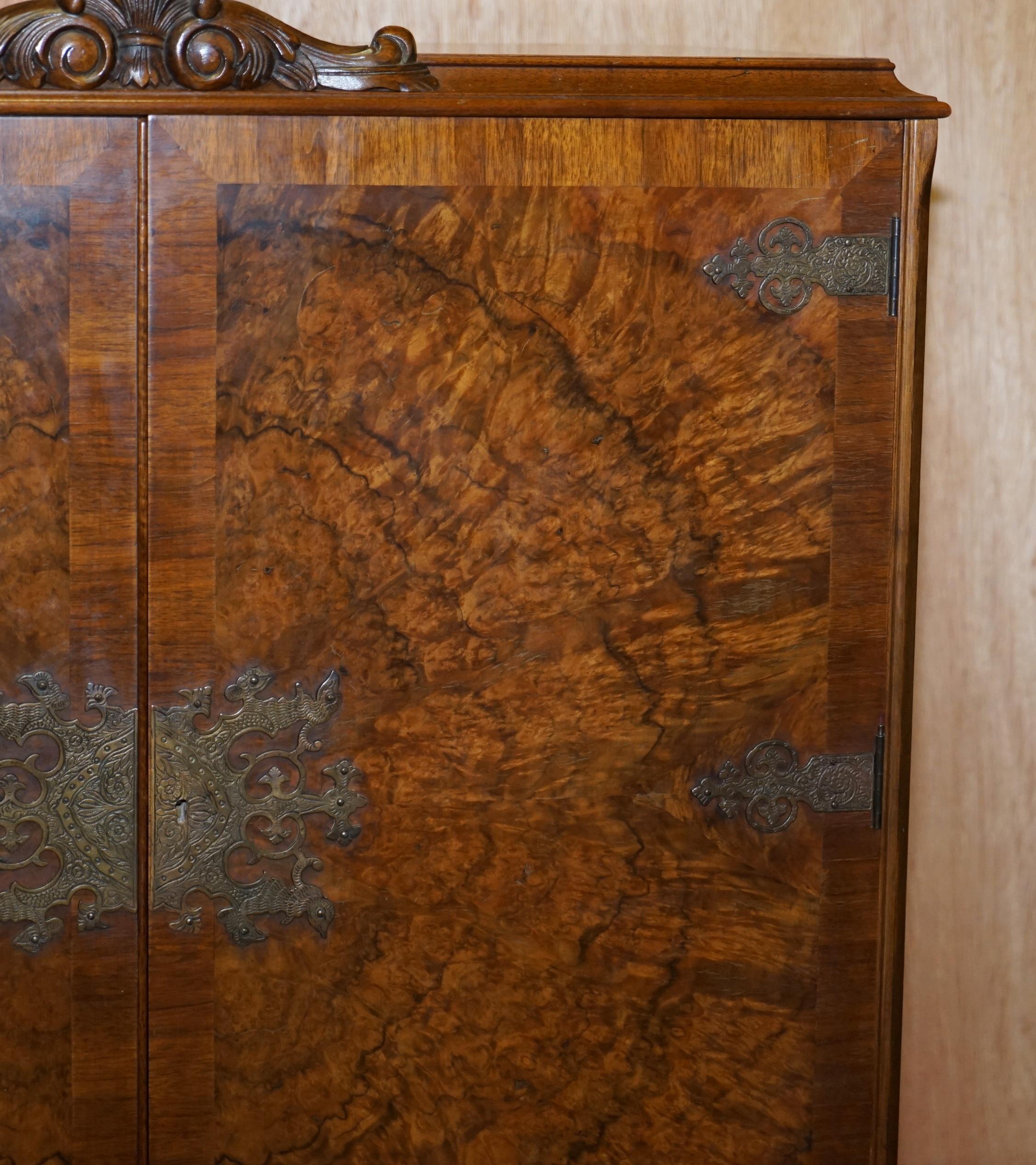 Sublime Art Deco Drinks Cabinet with Exquisite Burr Walnut Panels Cabriole Legs For Sale 5