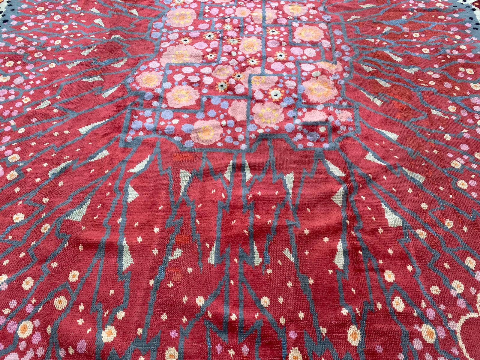 Français Sublime tapis Art Déco signé par Maurice Dufrene, rouge avec décoration florale en vente