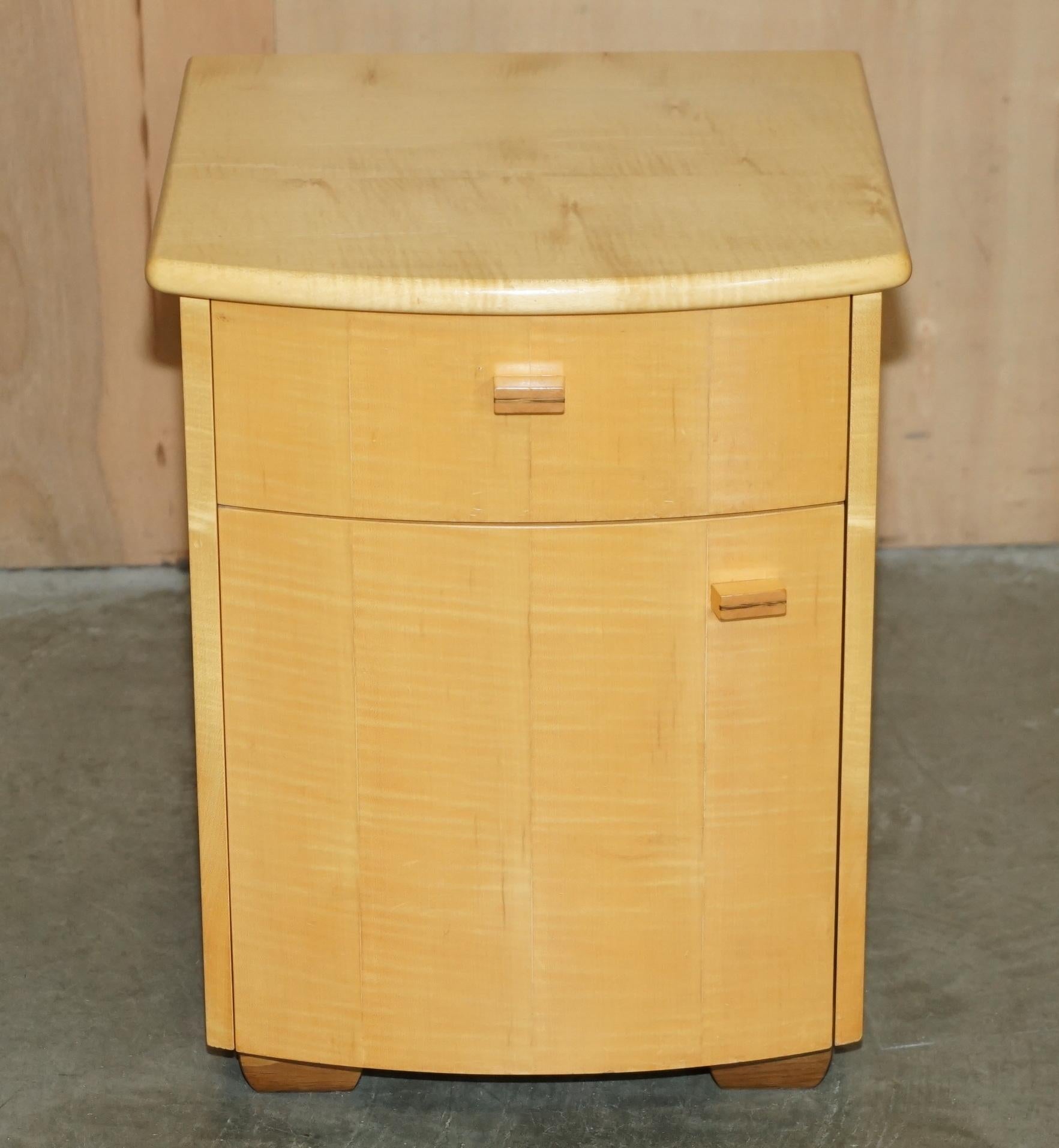 Ensemble de tables SUBLIME BOW FRONTED BAXTER & LEE SATIN BIRCH CHEST OF DRAWERS & SiDE en vente 6