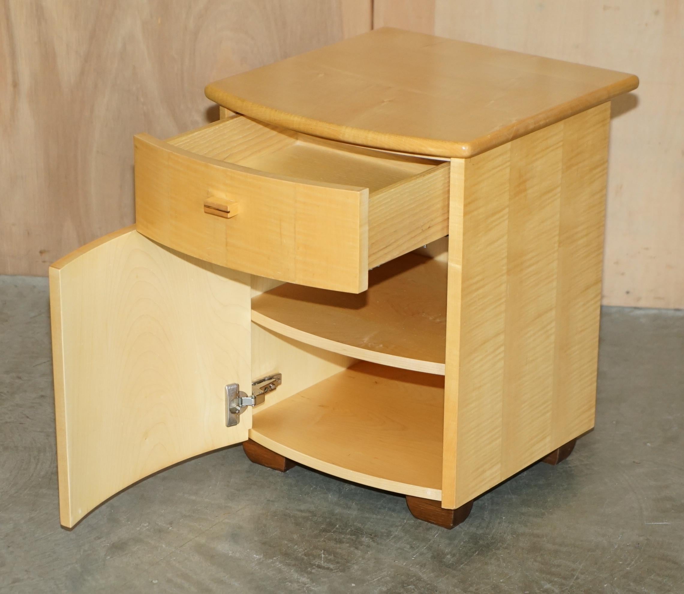 Ensemble de tables SUBLIME BOW FRONTED BAXTER & LEE SATIN BIRCH CHEST OF DRAWERS & SiDE en vente 8
