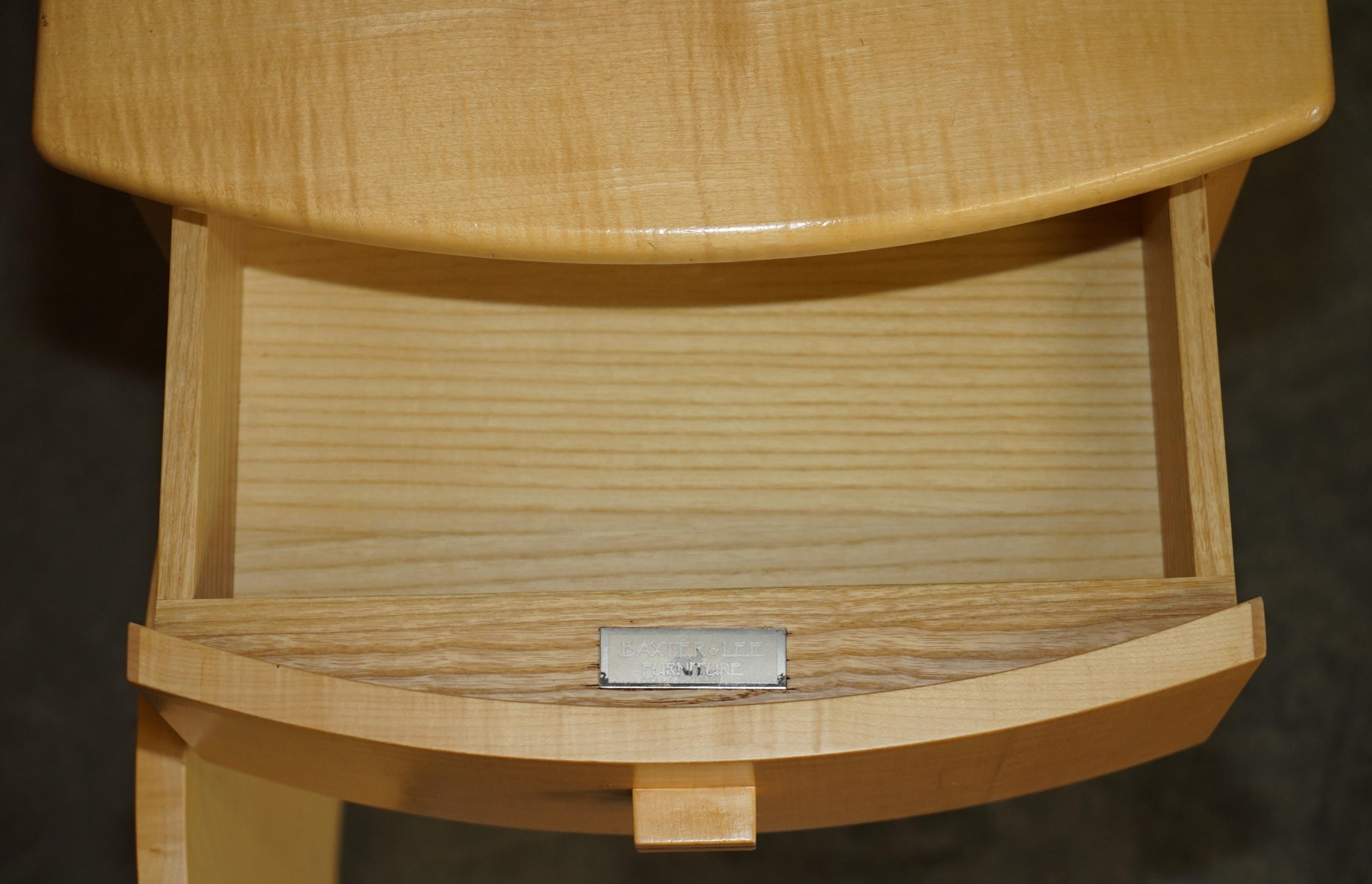 Ensemble de tables SUBLIME BOW FRONTED BAXTER & LEE SATIN BIRCH CHEST OF DRAWERS & SiDE en vente 9