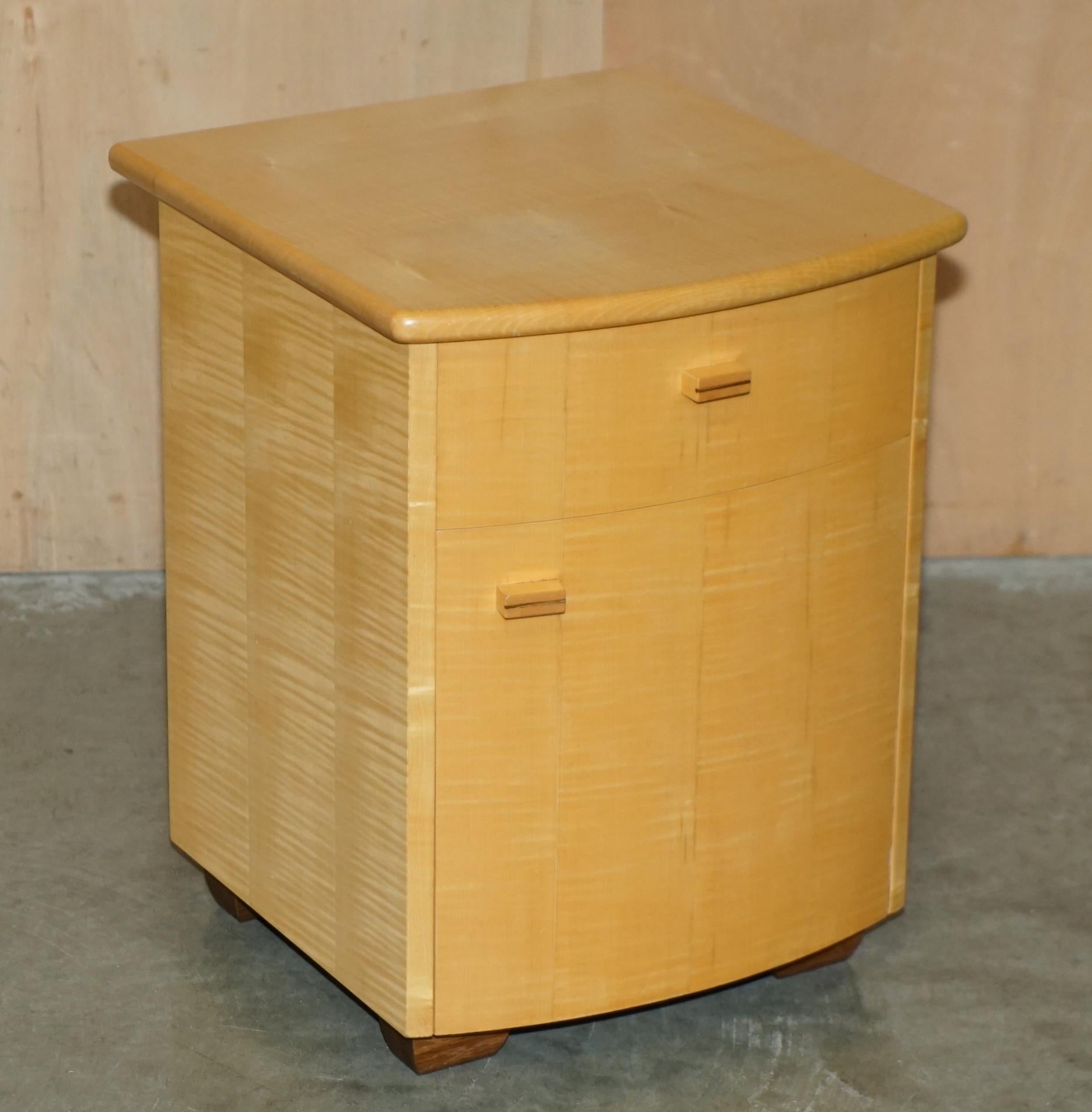 Ensemble de tables SUBLIME BOW FRONTED BAXTER & LEE SATIN BIRCH CHEST OF DRAWERS & SiDE en vente 10