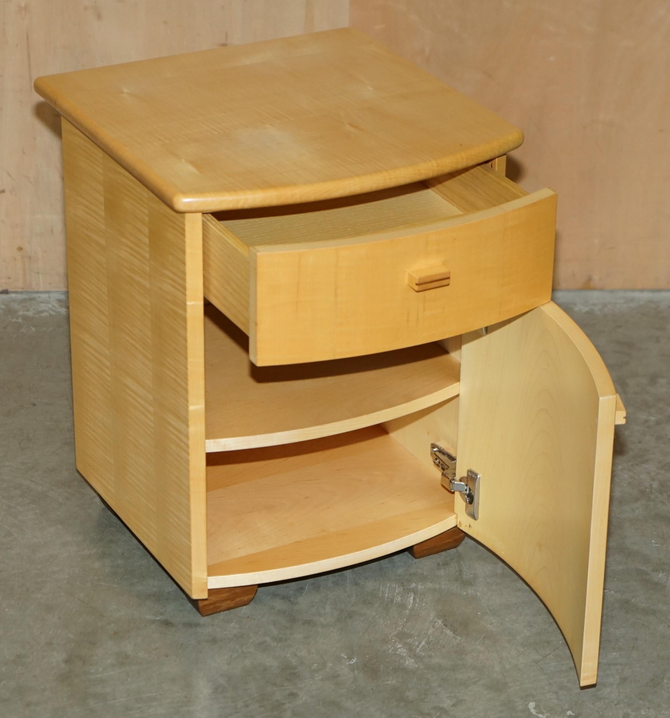Ensemble de tables SUBLIME BOW FRONTED BAXTER & LEE SATIN BIRCH CHEST OF DRAWERS & SiDE en vente 12