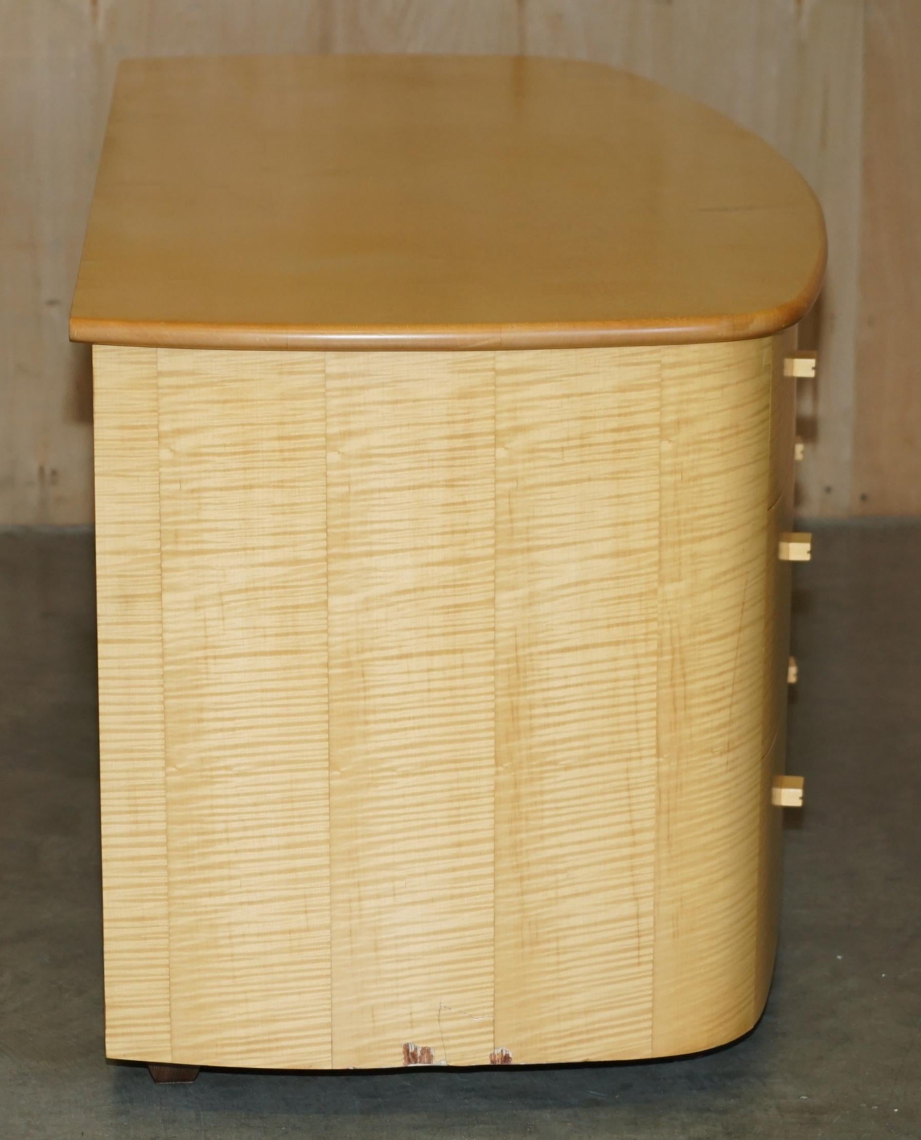 SUBLIME BOW FRONTED BAXTER & LEE SATIN BiRCH CHEST OF DRAWERS SIDEBOARD PART SET For Sale 3