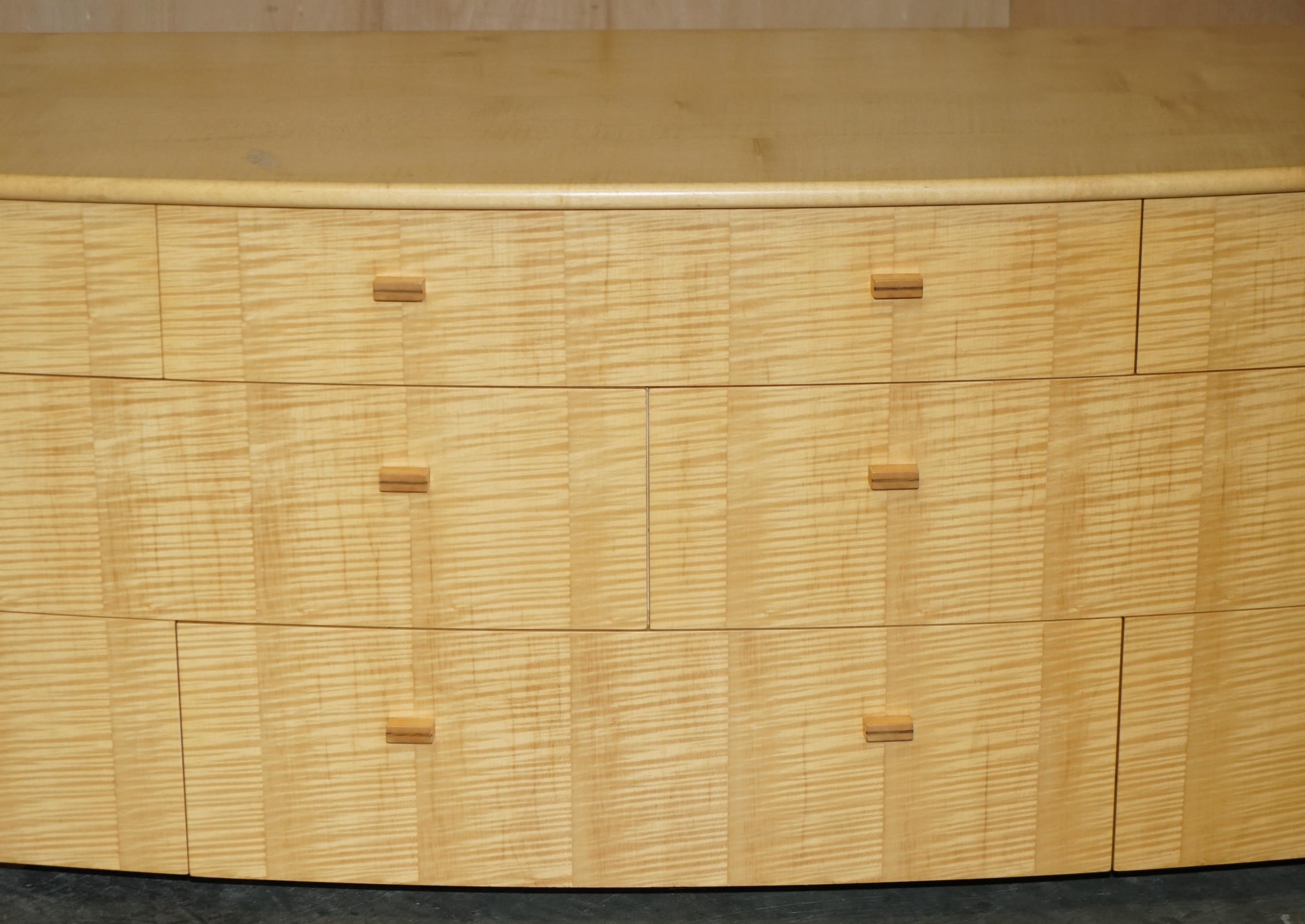 English SUBLIME BOW FRONTED BAXTER & LEE SATIN BiRCH CHEST OF DRAWERS SIDEBOARD PART SET For Sale