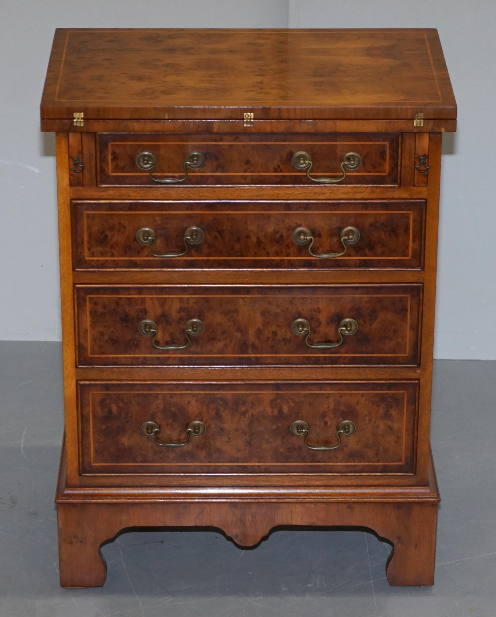 We are delighted to offer for sale this lovely vintage Bevan Funnell Burr walnut bachelors chest of drawers with folding butlers serving tray

A very good looking and well made chest of drawers with a folding butlers serving tray, it has burr