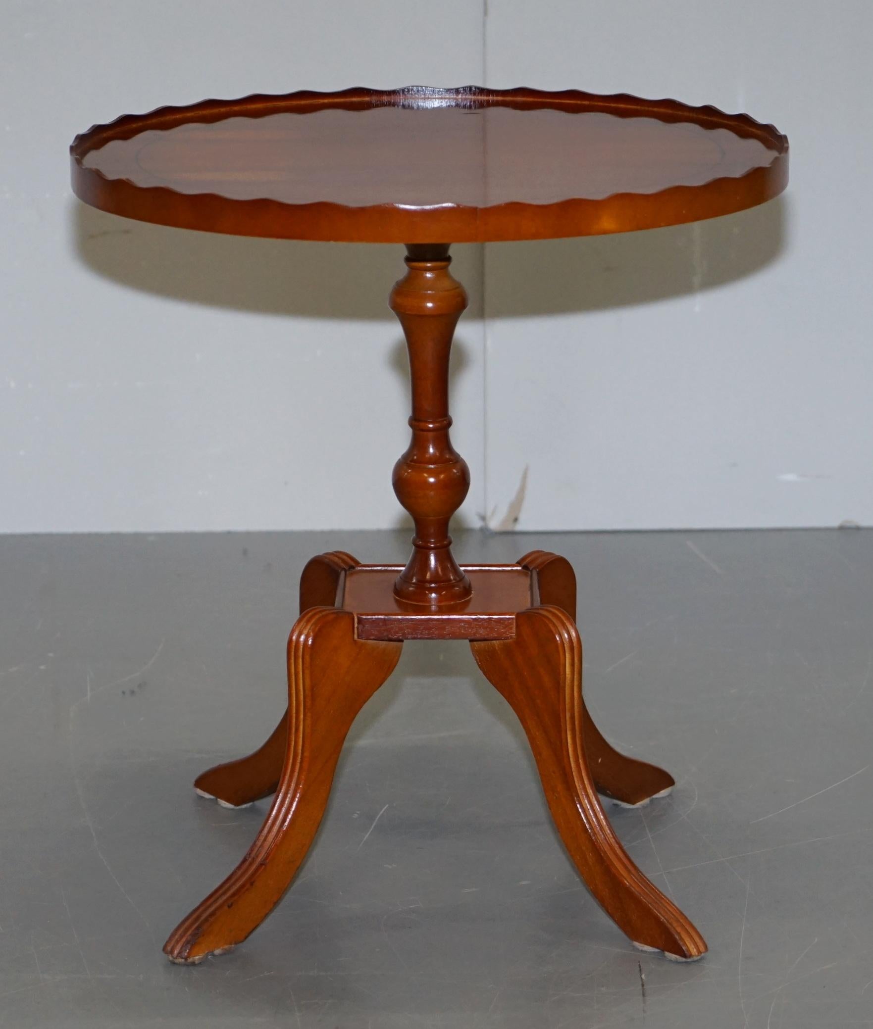 Sublime Burr Yew Wood Beresford & Hicks Side End Lamp Table with Gallery Rail For Sale 7