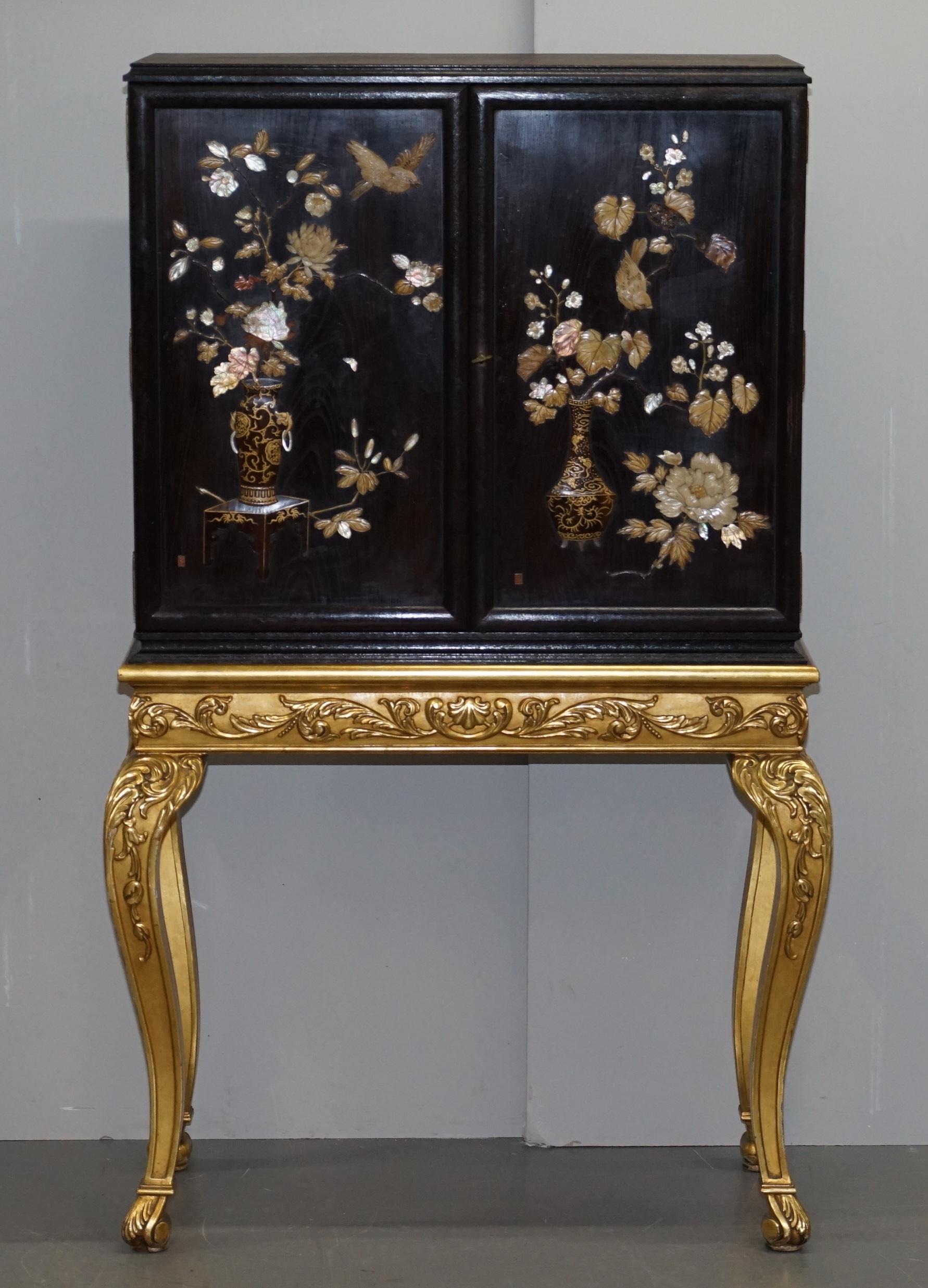 We are delighted to offer for sale this lovely vintage Chinese chinoiserie hardwood drinks cabinet with gold giltwood base and both doors signed

A good looking and decorative piece, made as a drink’s cabinet in the late 18th-early 19th in the
