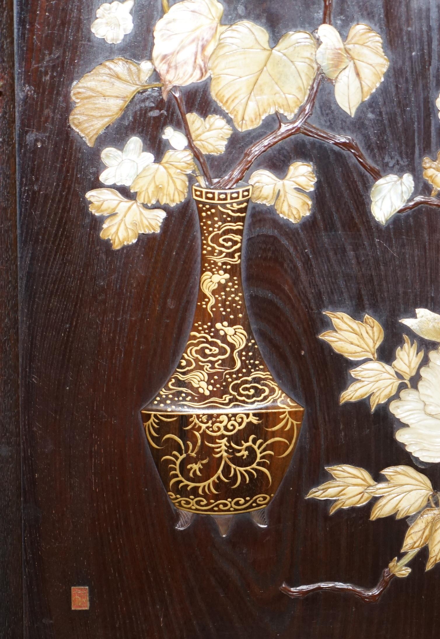 Sublime Chinese Chinoiserie Signed Drinks Cabinet with Gold Giltwood Carved Base 2