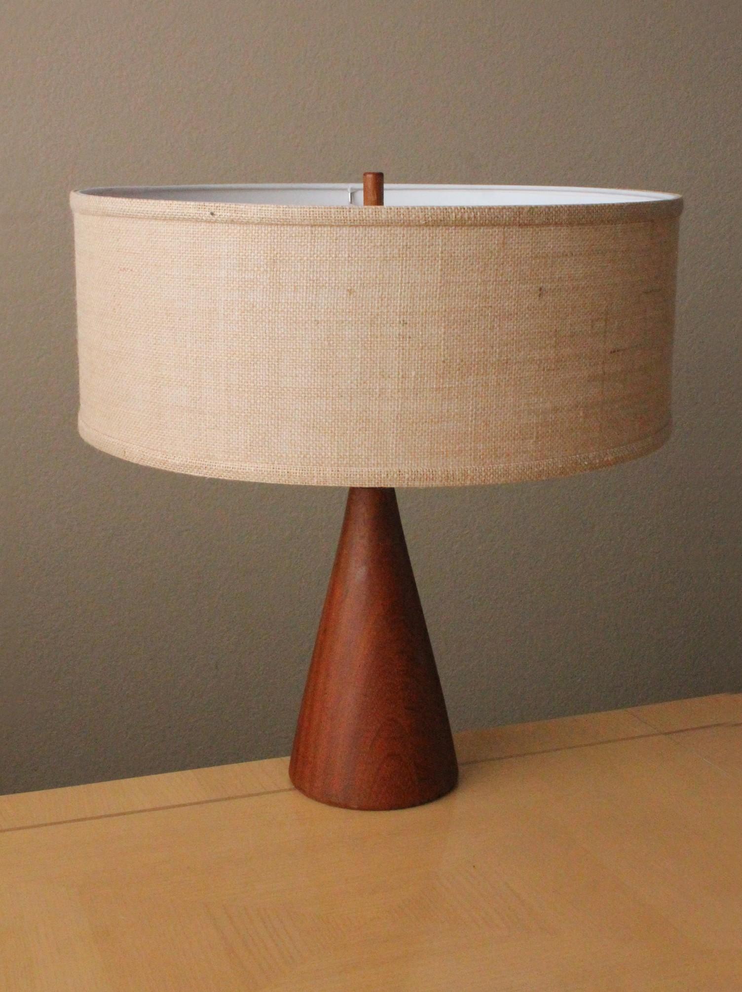 Sublime! Danish Modern Table Lamp Solid Teak Burlap Raymor MCM 1960s  In Good Condition For Sale In Peoria, AZ