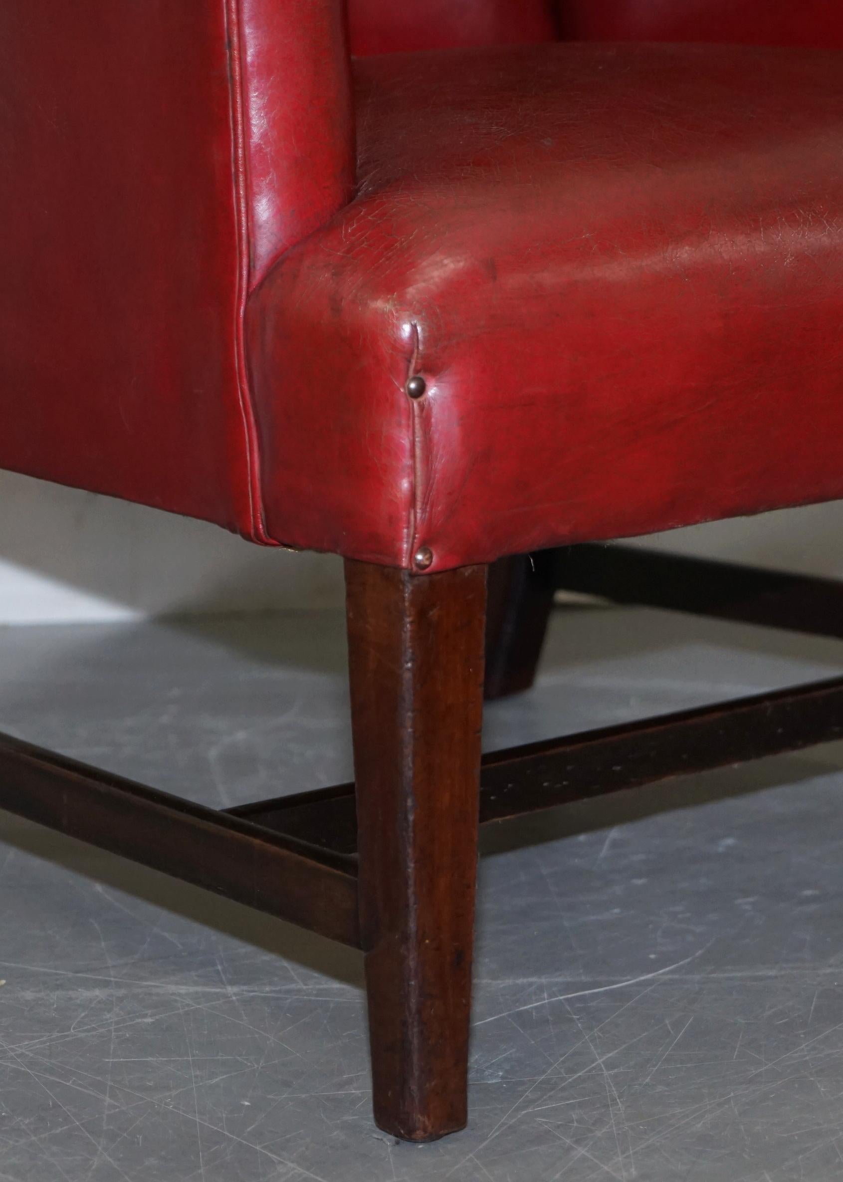 Sublime fauteuil Porters Wingback en cuir rouge Postbox du début de l'époque géorgienne, vers 1780 en vente 4