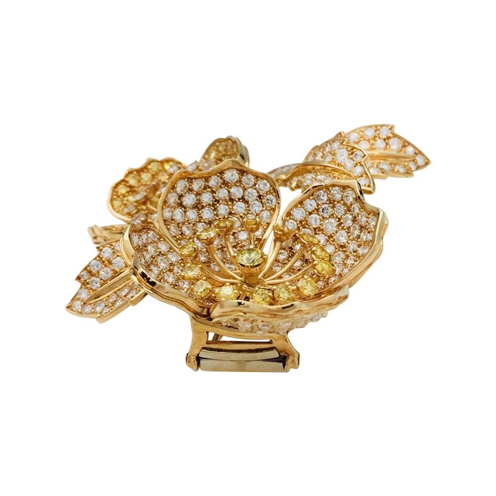 Women's or Men's Boucheron Brooch Eglantine collection