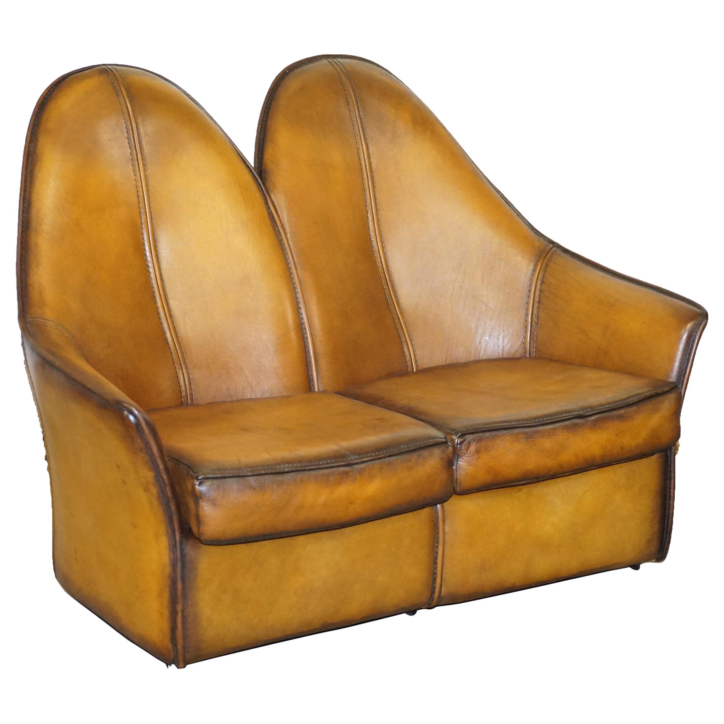 Sublime canapé en cuir marron à dossier incurvé Art Modern entièrement restauré, partie de la suite