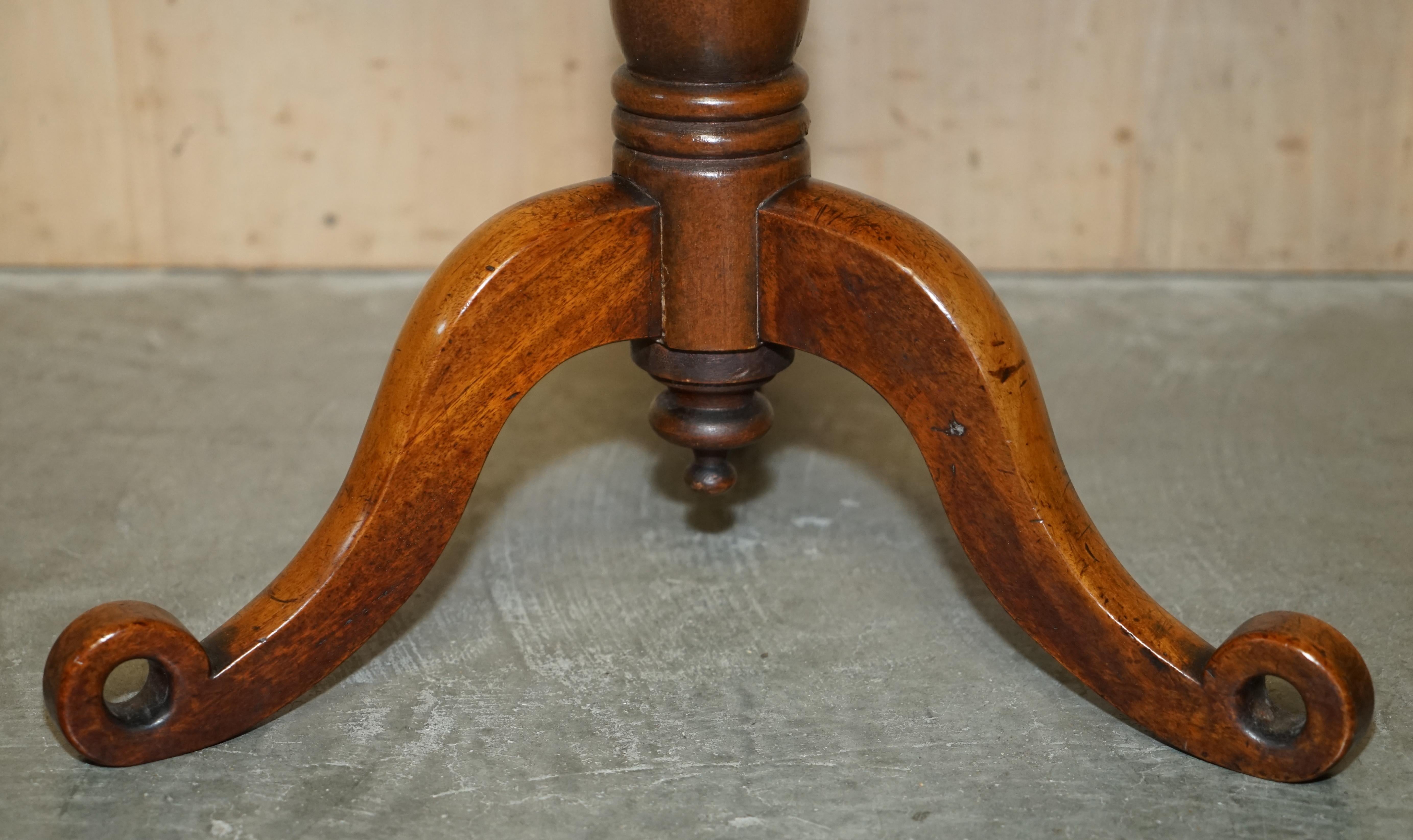 SUBLIME FULLY RESTORED CIRCA 1840 ANTiQUE SPECIMEN WOOD OCCASIONAL SIDE TABLe For Sale 1