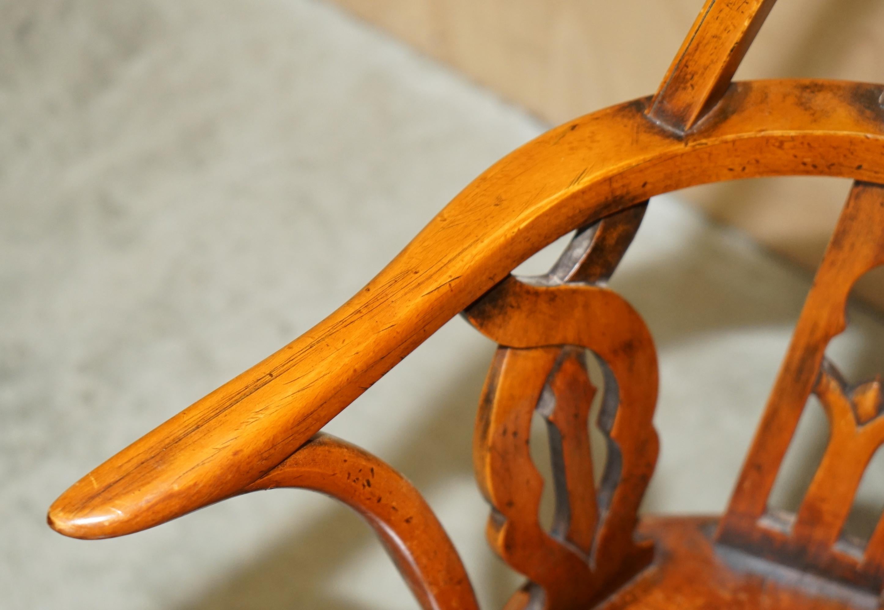 SUBLIME GOTHIC WINDSOR STEEPLE BACK BURR YEW & ELM ARMCHAiR COMPLETAMENTE RESTAURADO en venta 2