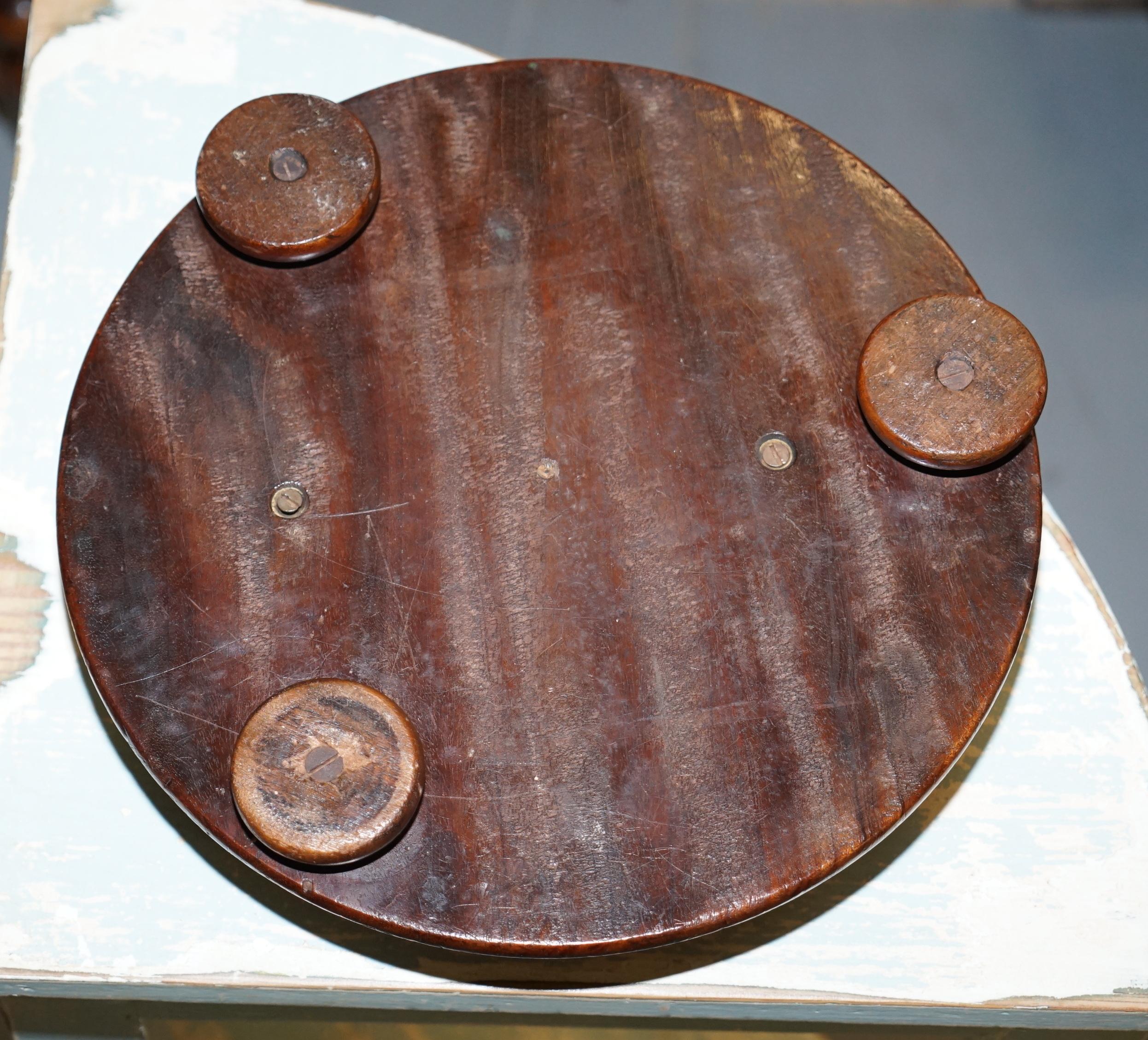 Late 18th Century Sublime Georgian 1780 Small Round Walnut Footstool Very Decorative Little Piece For Sale