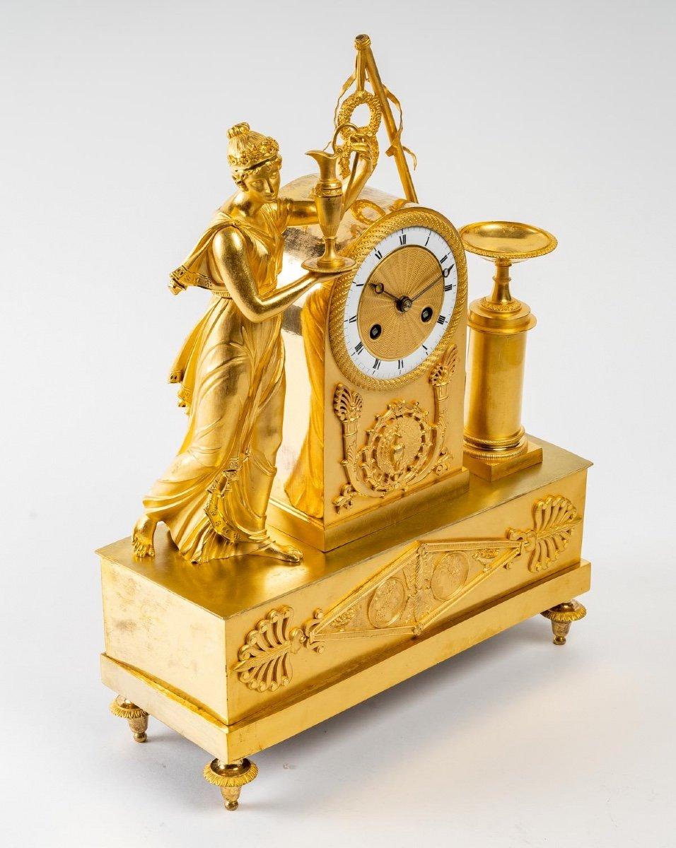 Sublime Gilded Bronze Clock Representing Goddess Hera In Good Condition In Saint-Ouen, FR