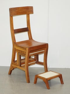 Sublime Hand geschnitzt restauriert Metamorphic Bibliothek Schritte in Stuhl mit Fußhocker