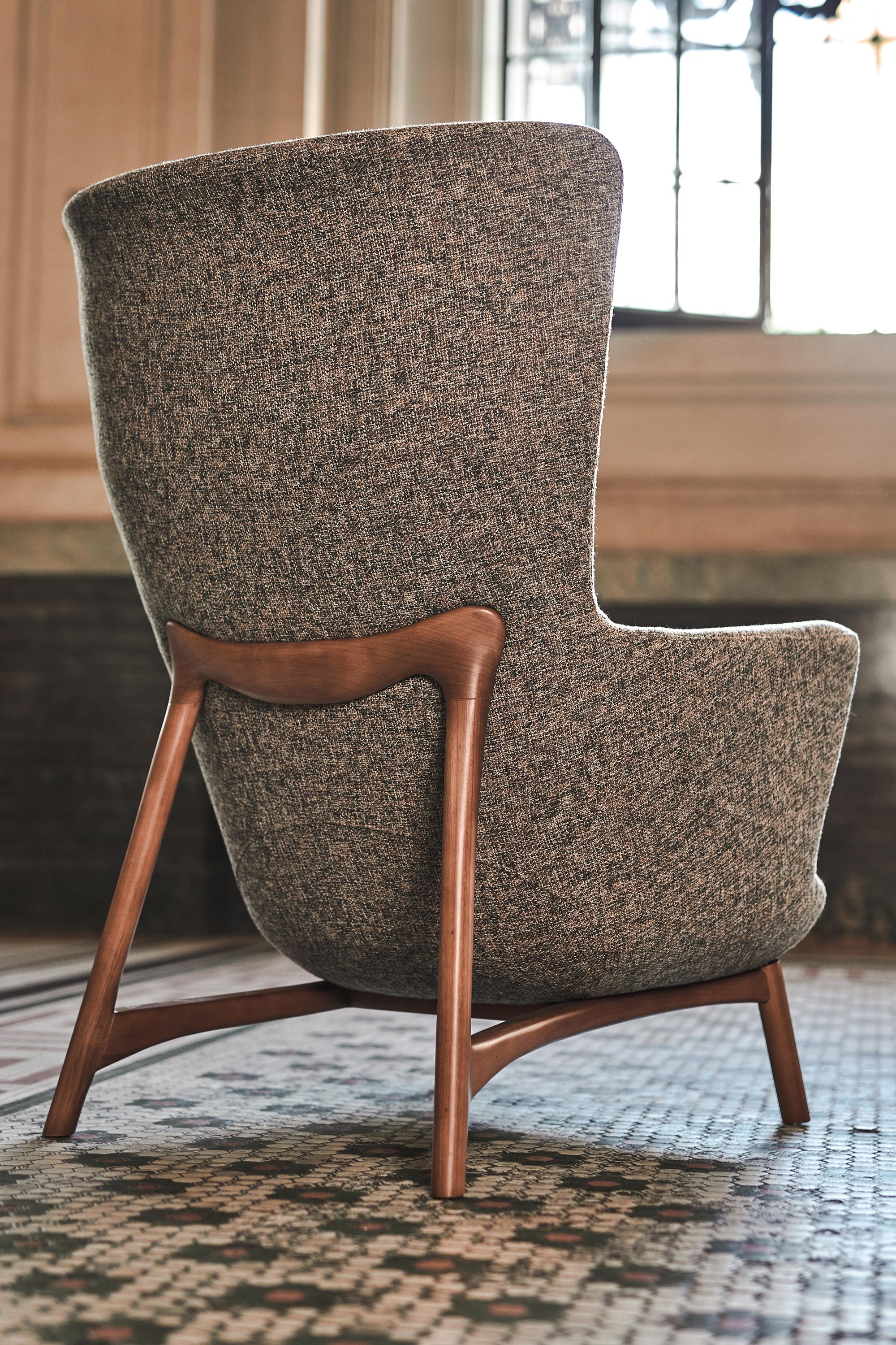 Sublime fauteuils hauts, style contemporain en bois massif, tissu d'ameublement textile.  en vente 3