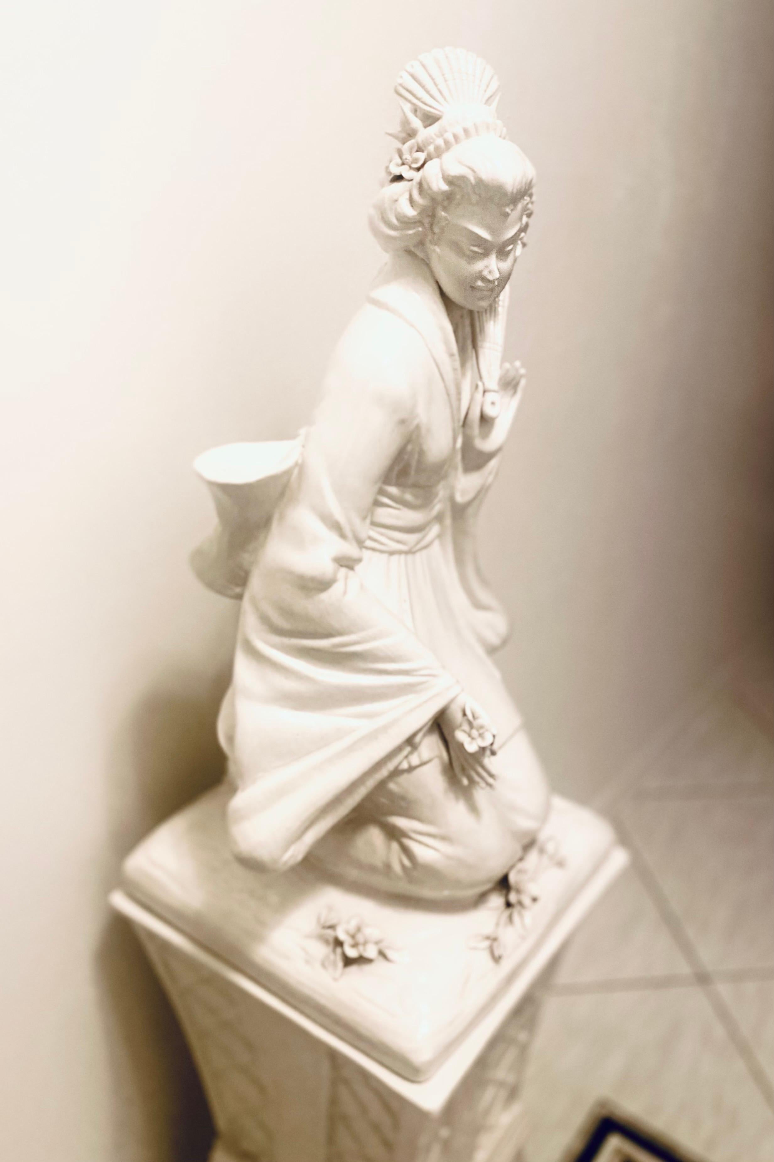 Sublime Italian Mid-Century Pearlized Ceramic Geisha Figurine on Pedestal 6