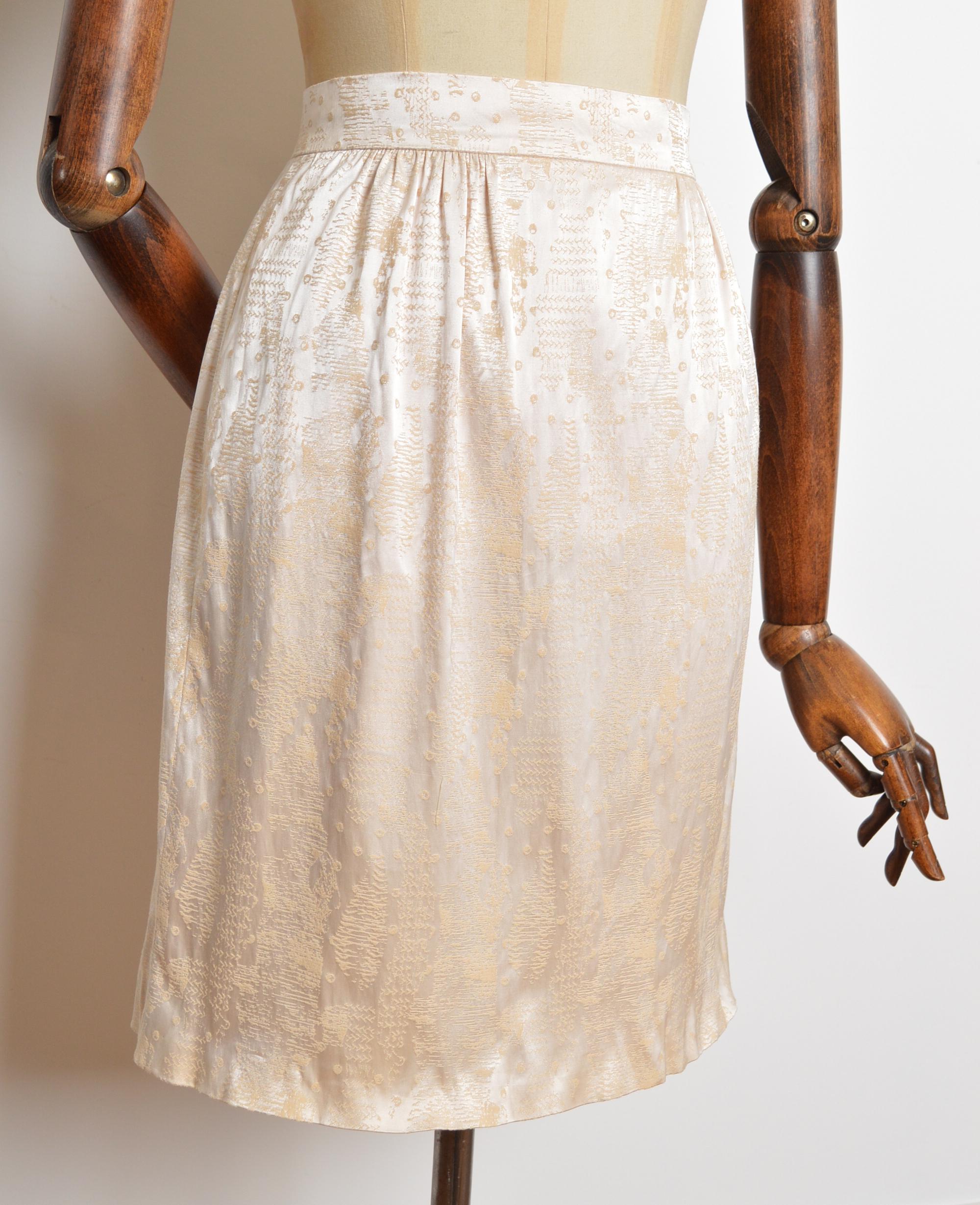 Sublime jupe crayon MADAME GRÉS Ivoire Satin texturé Crème Vintage Bon état - En vente à Sheffield, GB