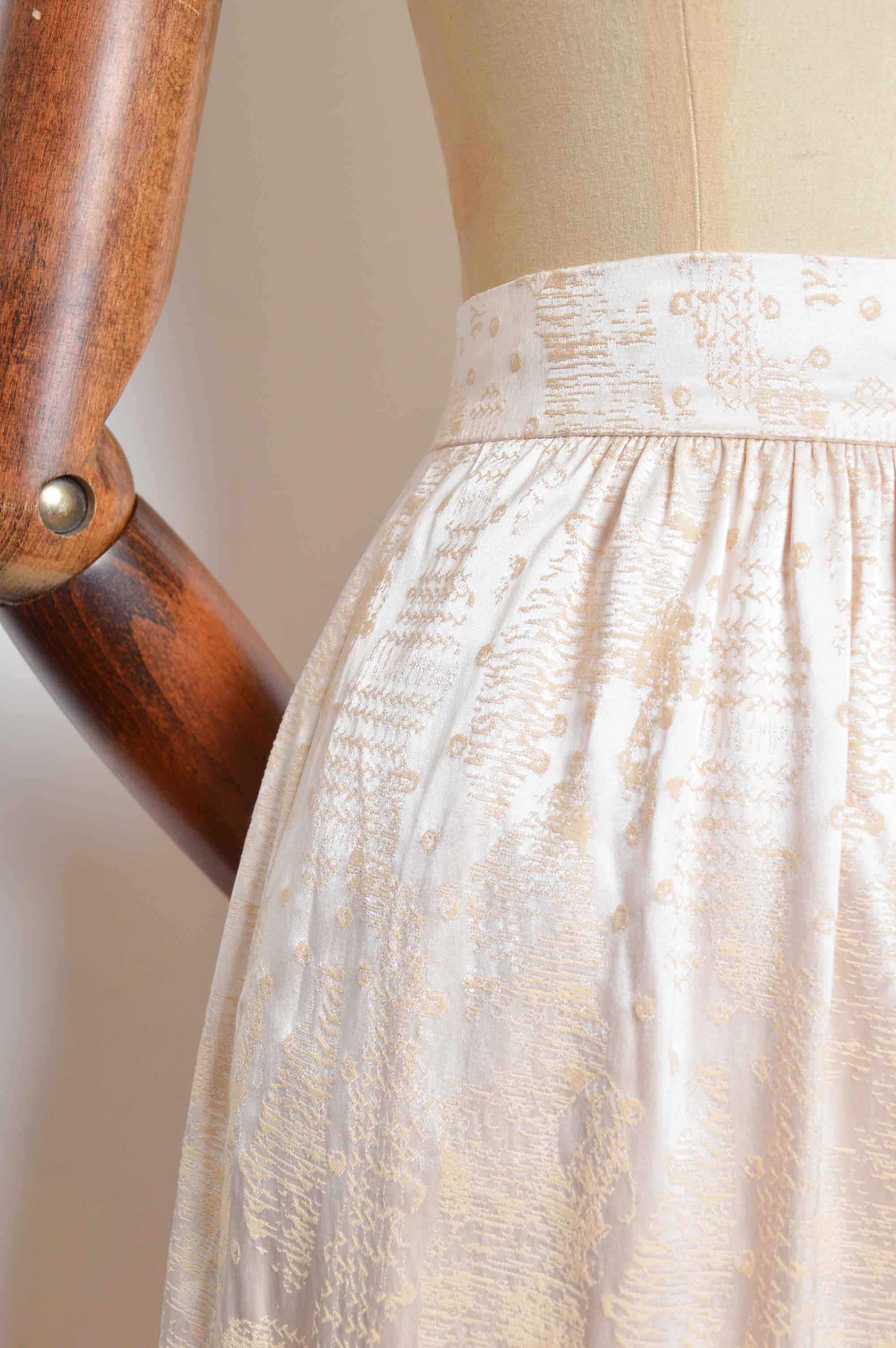 Sublime jupe crayon MADAME GRÉS Ivoire Satin texturé Crème Vintage Pour femmes en vente