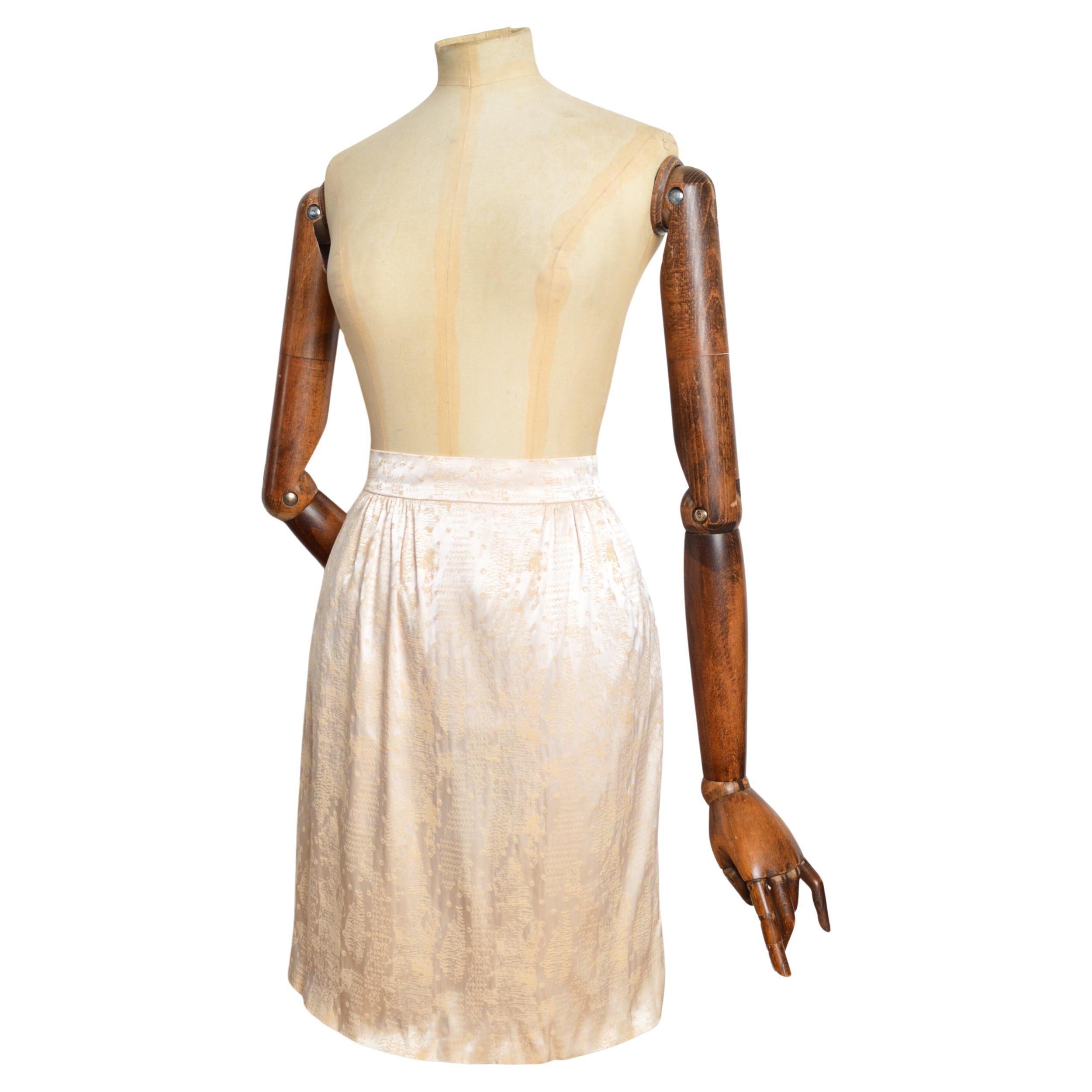 Sublime jupe crayon MADAME GRÉS Ivoire Satin texturé Crème Vintage en vente