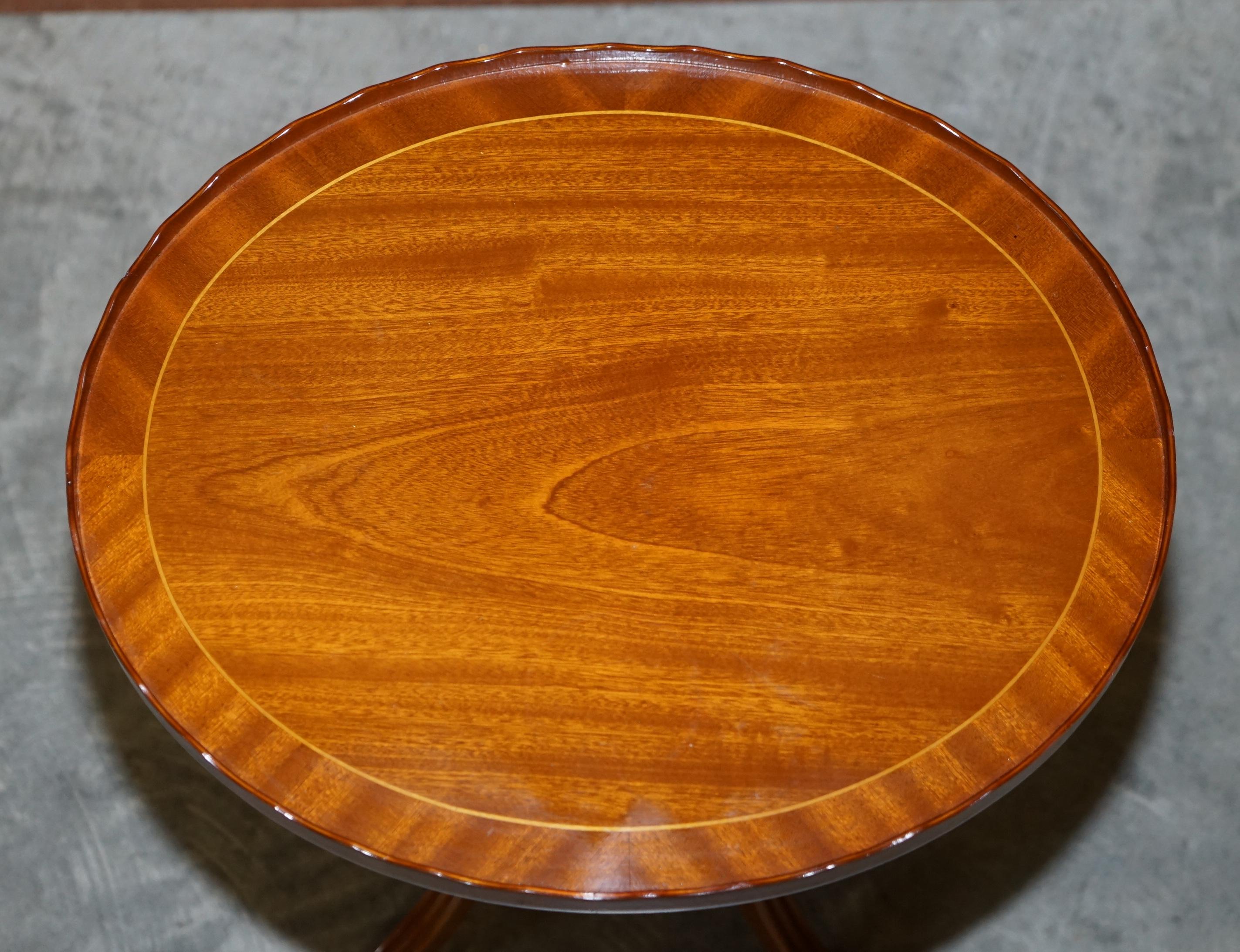 Inglese Sublime Wood Wood Beresford & Hicks Tavolino da Lampada con Guida a Galleria in vendita