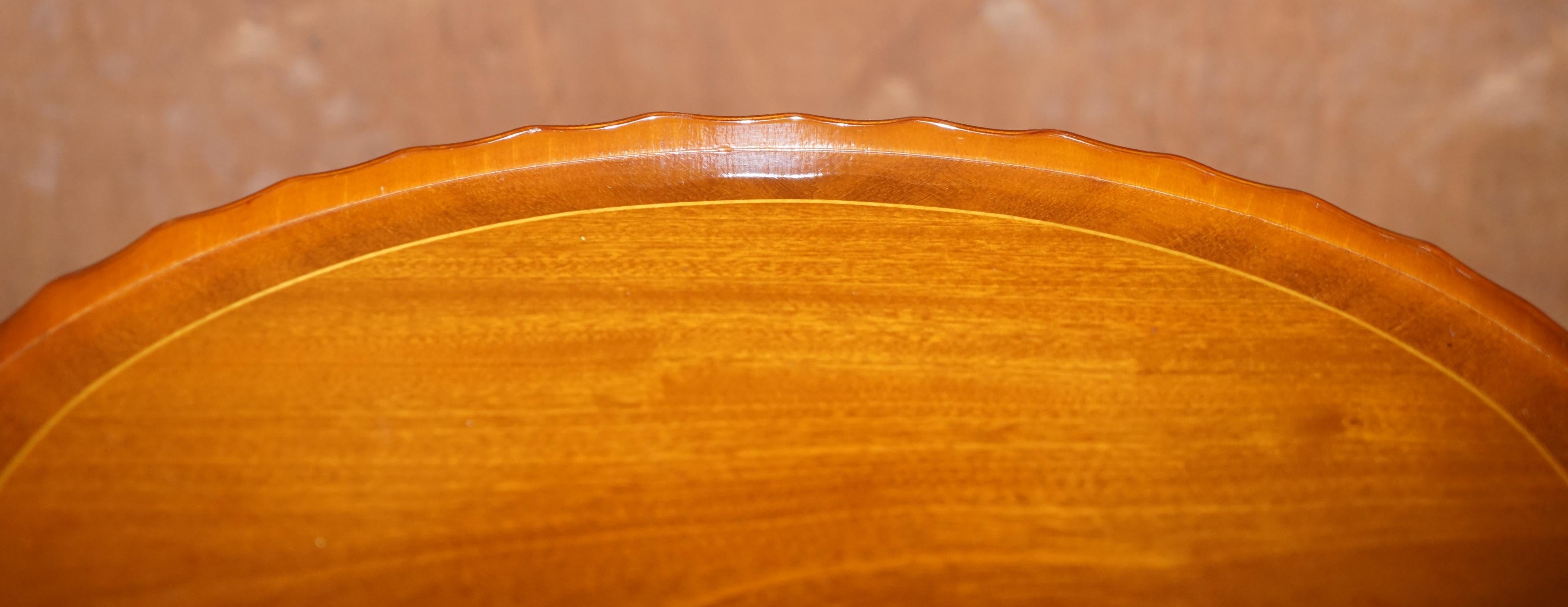 Fatto a mano Sublime Wood Wood Beresford & Hicks Tavolino da Lampada con Guida a Galleria in vendita
