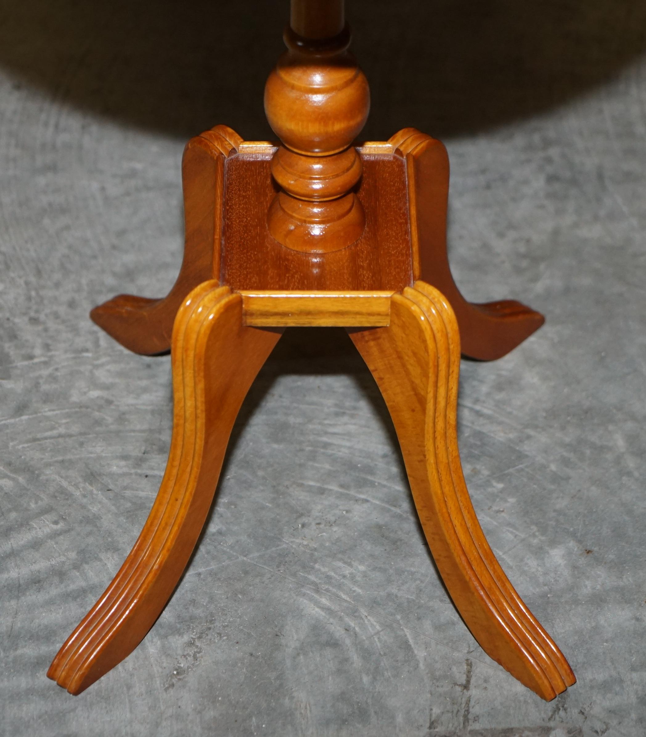 Sublime Wood Wood Beresford & Hicks Tavolino da Lampada con Guida a Galleria in vendita 1