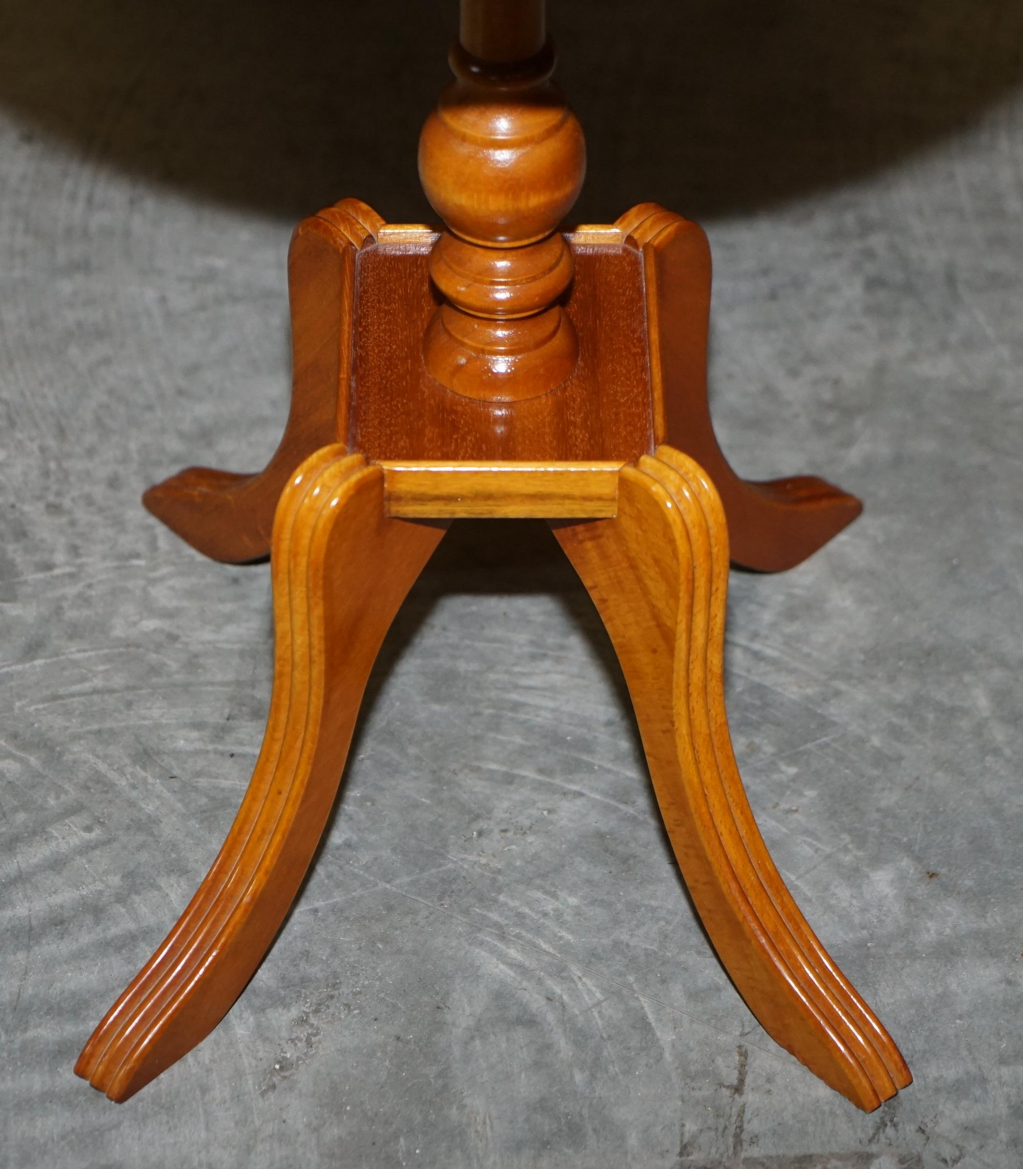 20th Century Sublime Hardwood Wood Beresford & Hicks Side End Lamp Table with Gallery Rail For Sale