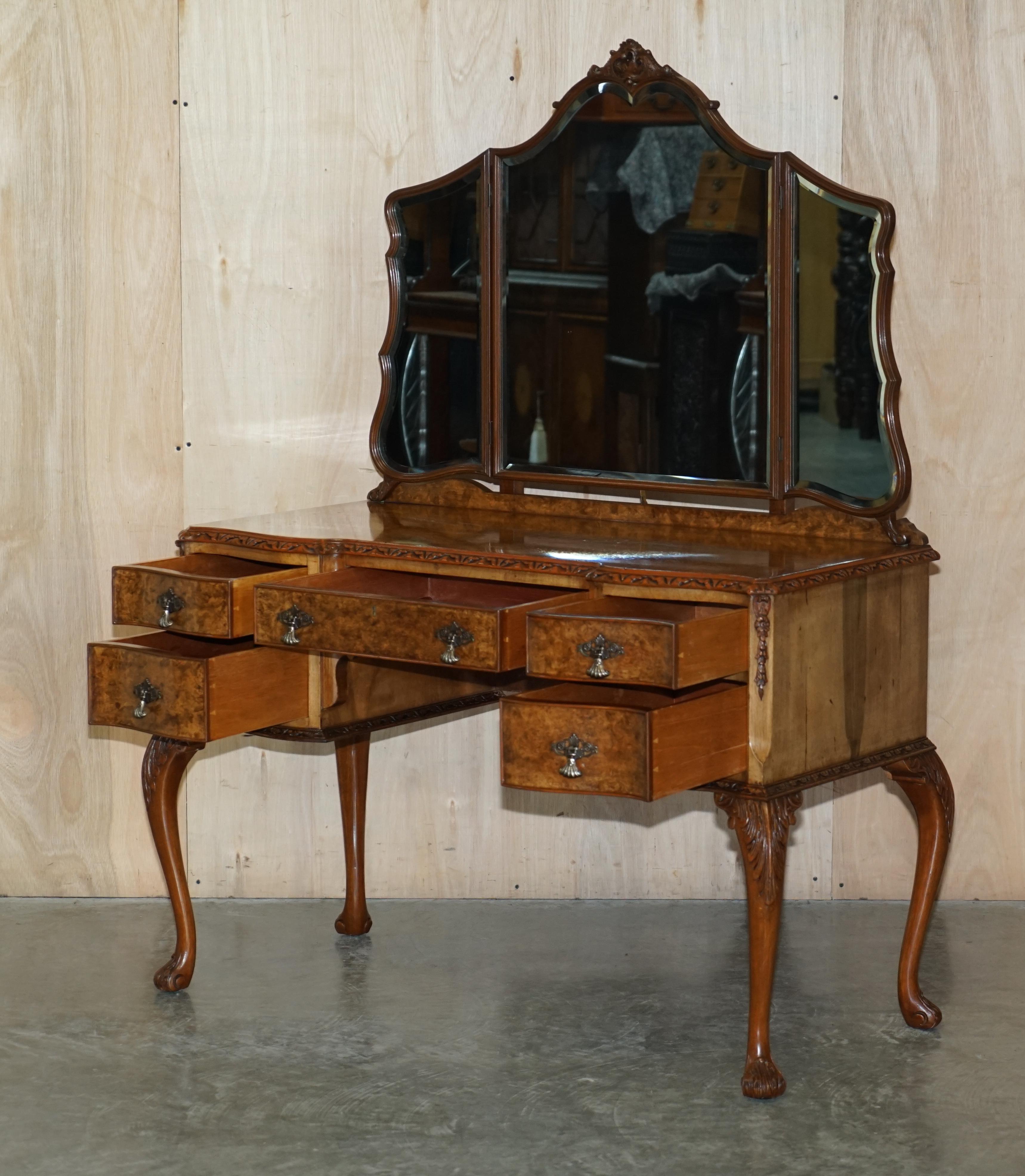 Sublime Maple & Co Burr Walnut Hand Carved Dressing Table Part of Suite For Sale 10